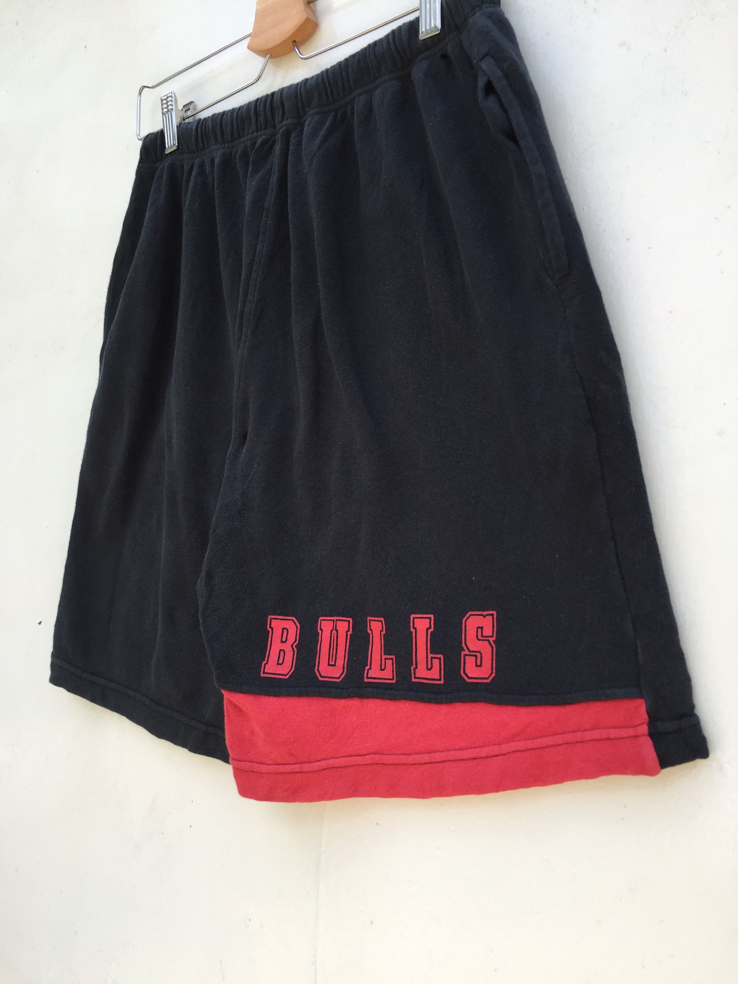 NBA Vintage 90s Chicago Bulls Champion NBA Shorts Size US 27 - 7 Thumbnail