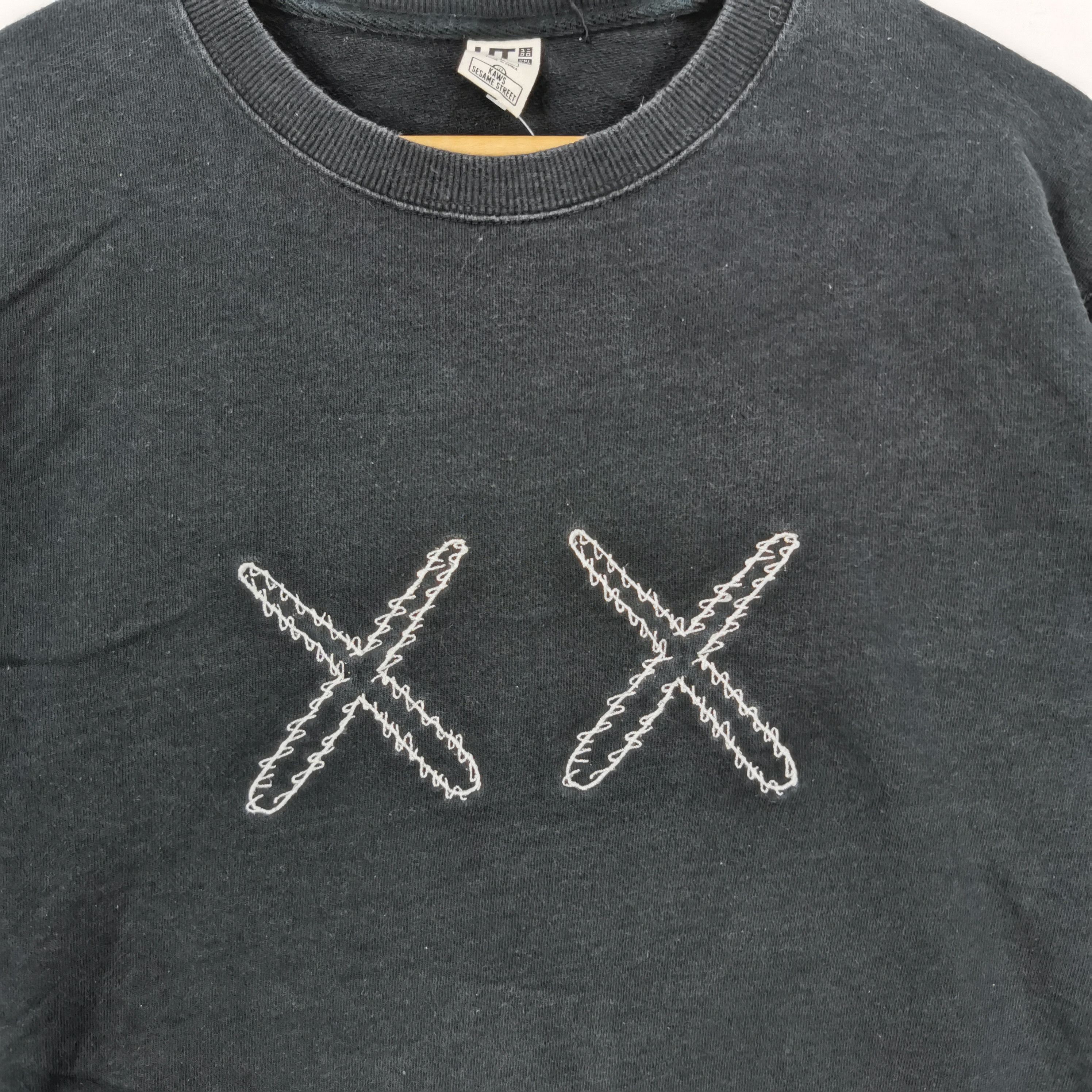 Cartoon Network × Japanese Brand × Kaws Kaws X Sesame Street Crewneck Sweatshirt Kaws Sweater Size US L / EU 52-54 / 3 - 5 Thumbnail