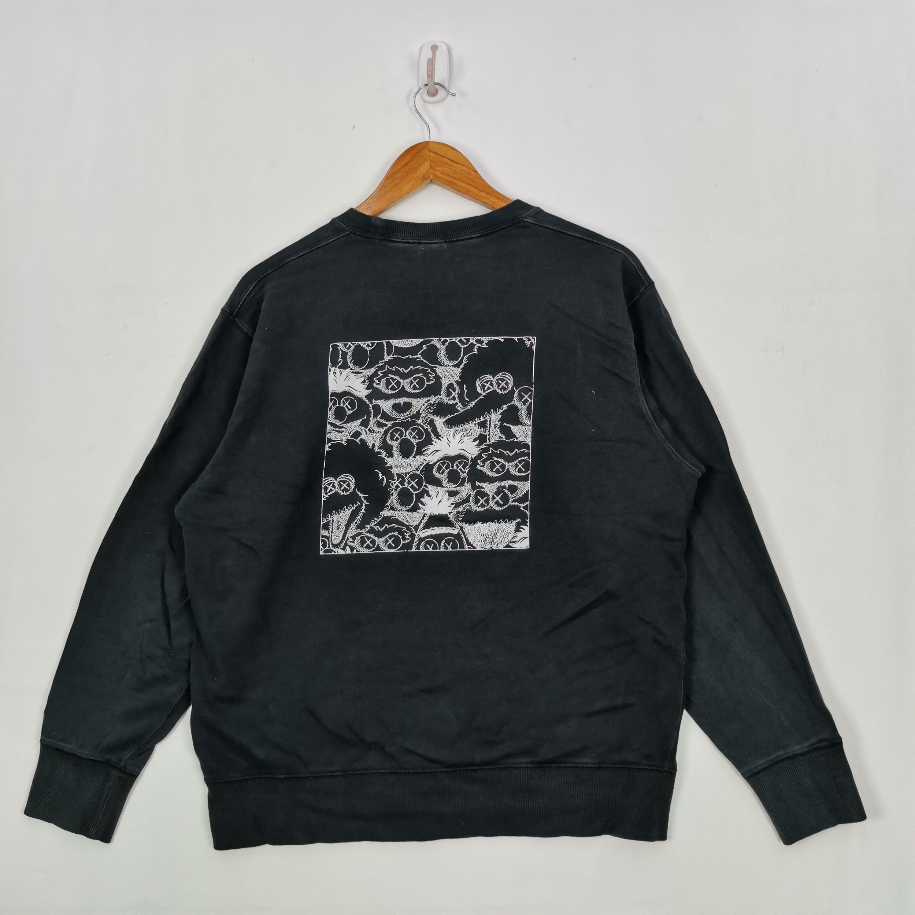 Cartoon Network × Japanese Brand × Kaws Kaws X Sesame Street Crewneck Sweatshirt Kaws Sweater Size US L / EU 52-54 / 3 - 3 Thumbnail