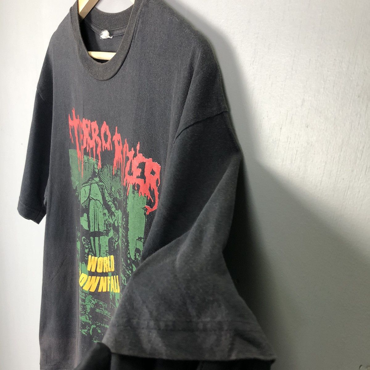 Band Tees Vintage Terrorizer World Downfall Sunfaded Tshirt Size US L / EU 52-54 / 3 - 4 Thumbnail