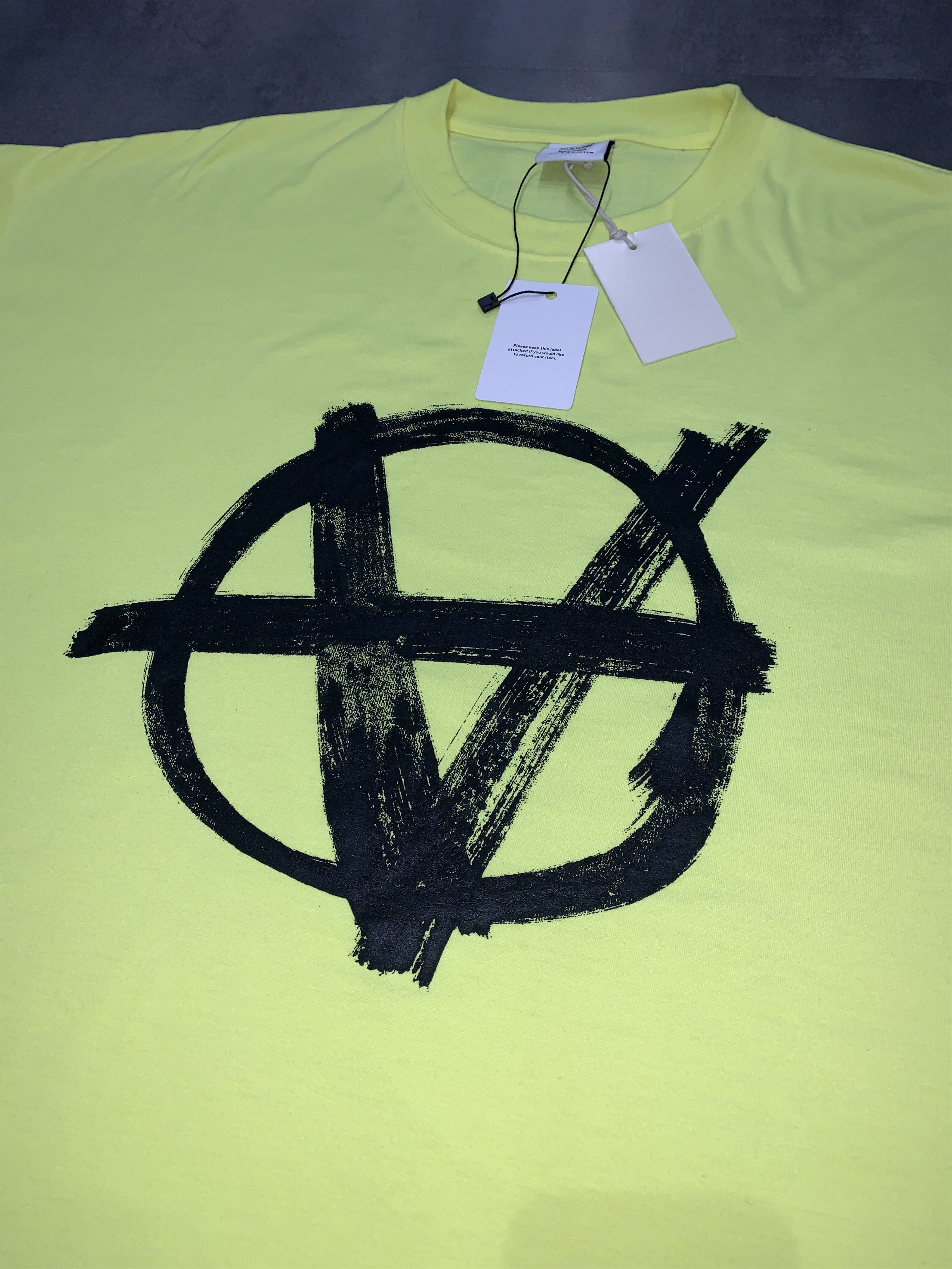 Vetements DSWT! SS20 Vetements Anarchy Logo Fluo Yellow T-Shirt Size US M / EU 48-50 / 2 - 10 Thumbnail