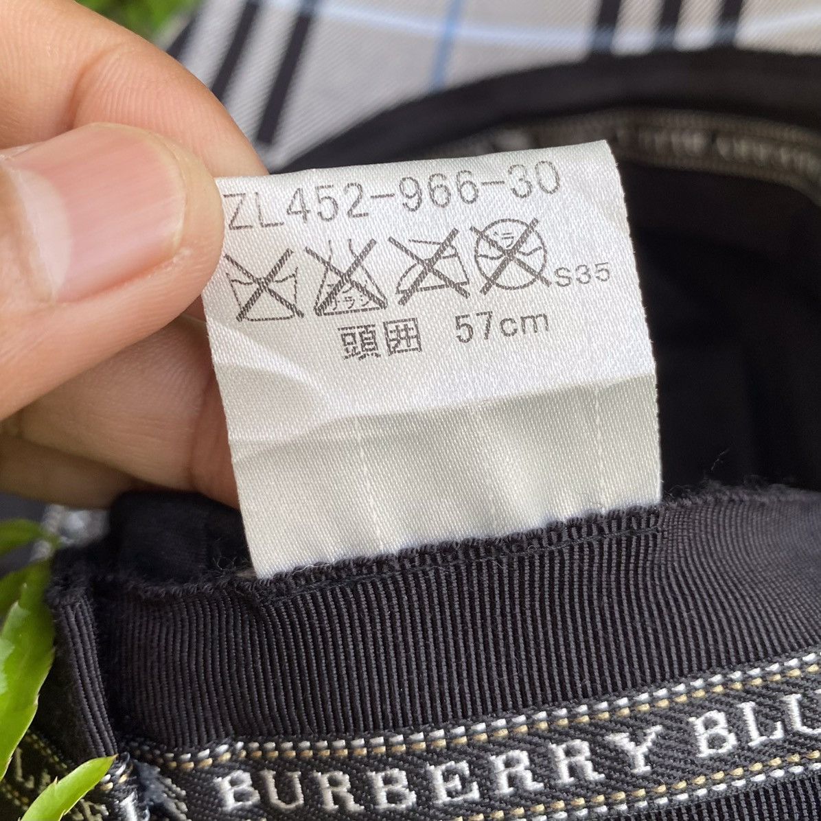 Burberry Burberry Women's Newboys Cap Vintage Burberry Size ONE SIZE - 8 Thumbnail