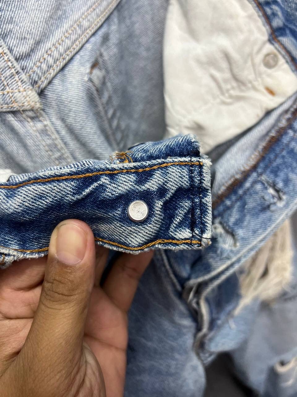 Levi's VINTAGE LEVIS SINGLE R BUTTON 544 DISTRESS JEANS Size US 31 - 15 Thumbnail