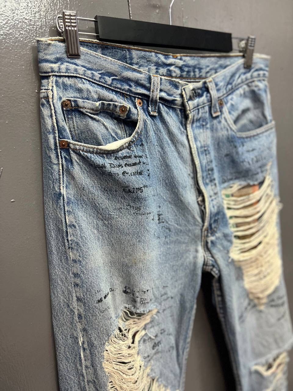 Levi's VINTAGE LEVIS SINGLE R BUTTON 544 DISTRESS JEANS Size US 31 - 7 Thumbnail