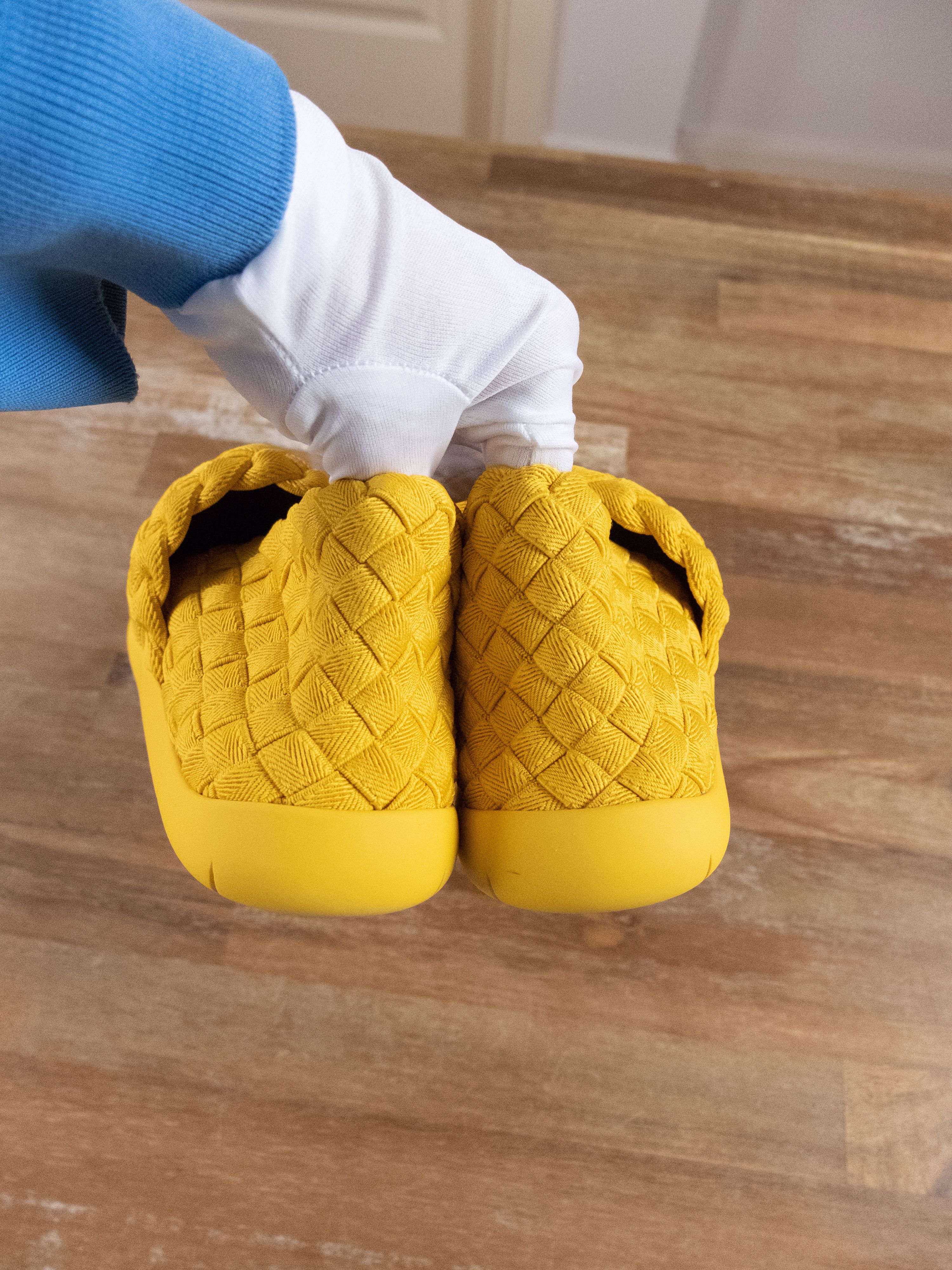Bottega Veneta $950 BOTTEGA VENETA Plat yellow woven sneakers 7.5 / 40.5 q Size US 7.5 / EU 40-41 - 4 Thumbnail