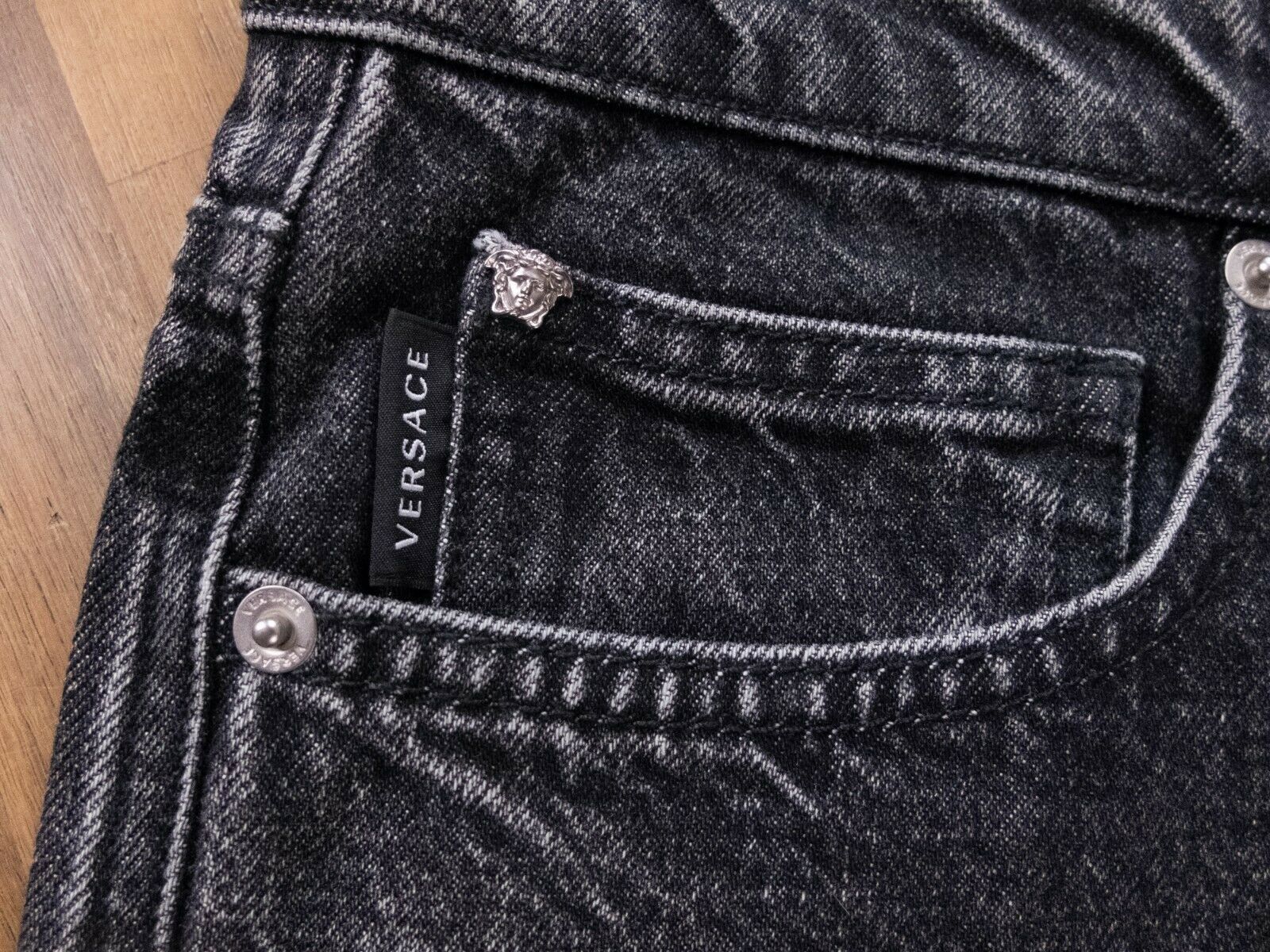 Versace VERSACE black / gray L'Homme jeans - Size 33 - NWT Size US 33 - 6 Thumbnail