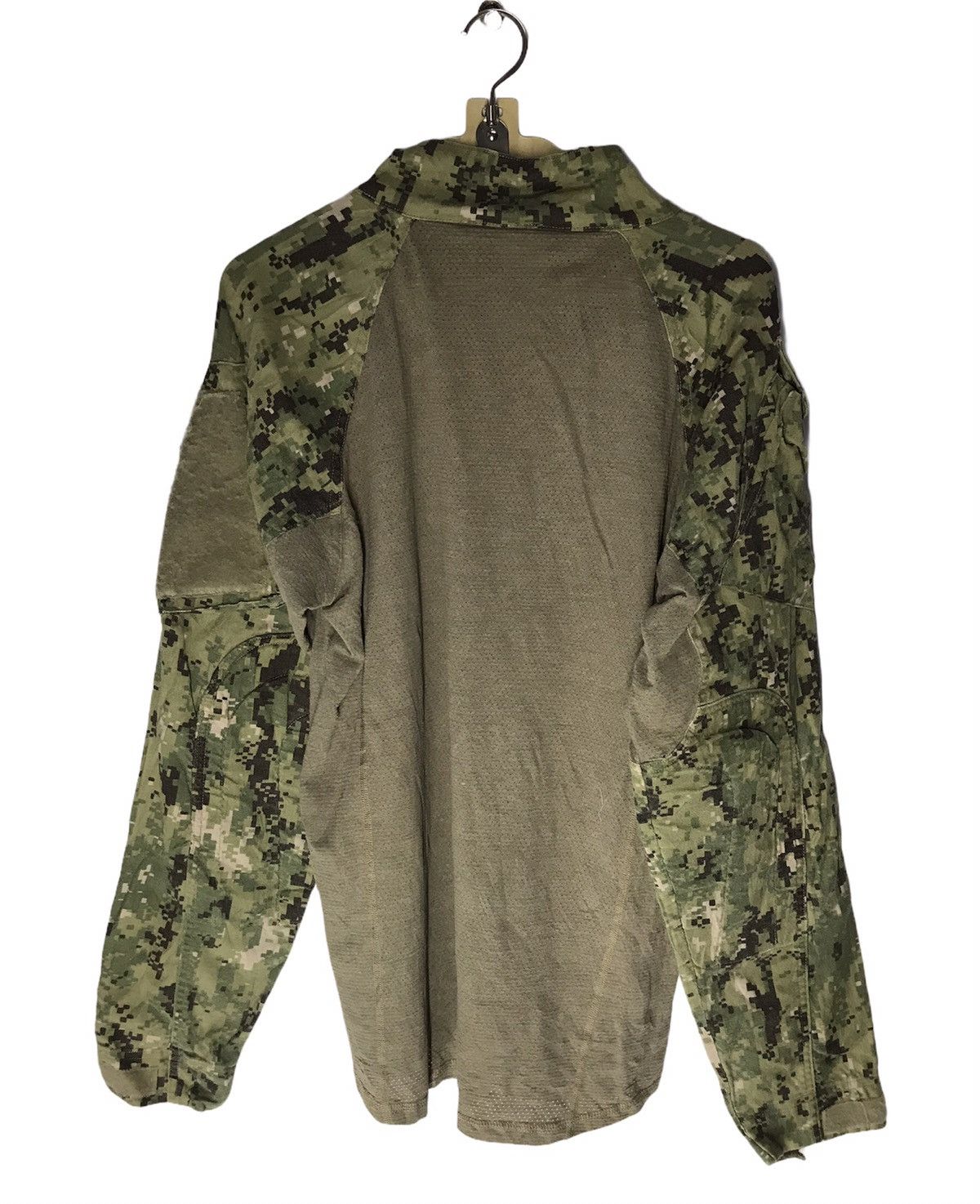 New Balance Rare New balance digital camouflage longsleeve shirt usa Size US L / EU 52-54 / 3 - 2 Thumbnail