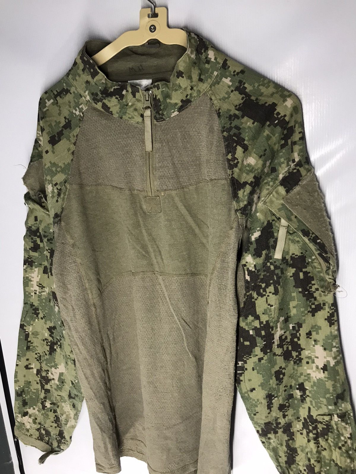New Balance Rare New balance digital camouflage longsleeve shirt usa Size US L / EU 52-54 / 3 - 7 Thumbnail