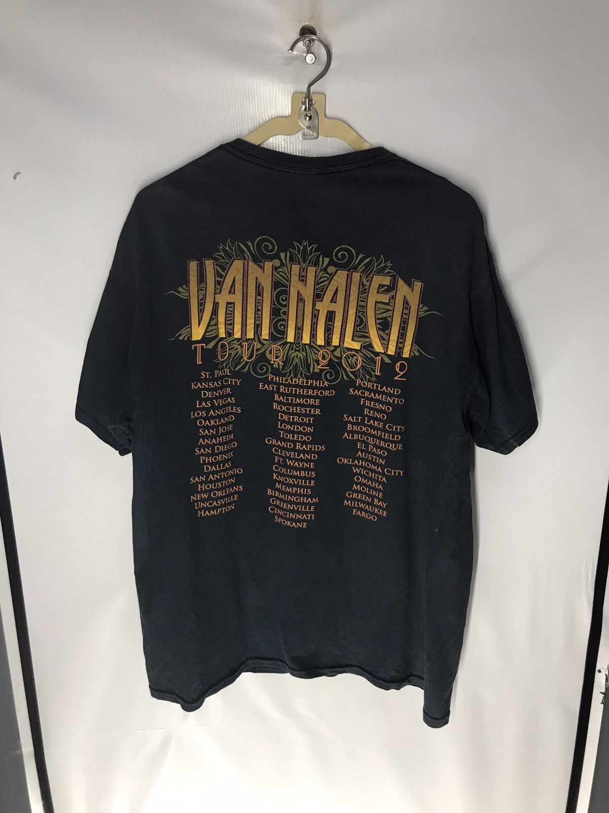 Band Tees × Gildan Van halen tour 2012 tshirt Size US L / EU 52-54 / 3 - 7 Thumbnail