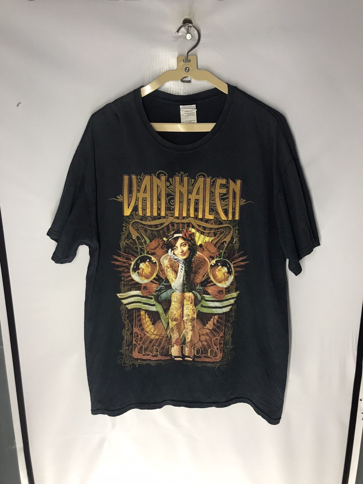 Band Tees × Gildan Van halen tour 2012 tshirt Size US L / EU 52-54 / 3 - 6 Thumbnail