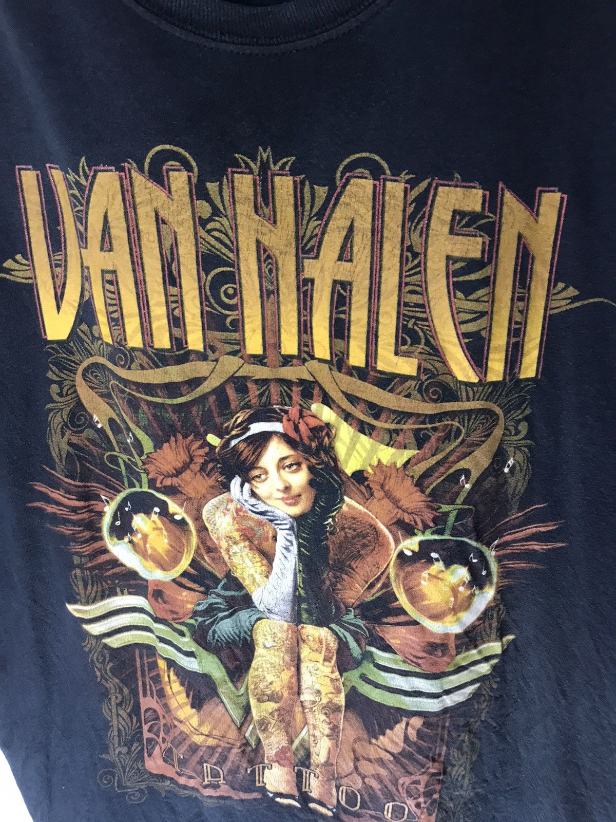 Band Tees × Gildan Van halen tour 2012 tshirt Size US L / EU 52-54 / 3 - 4 Thumbnail