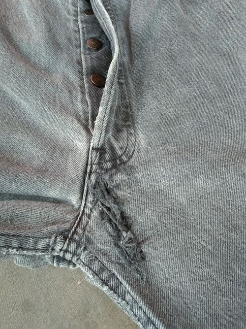 Levi's 90s Vintage Levi's 501 Made In USA Distressed Jeans 34x33 Size US 34 / EU 50 - 7 Thumbnail