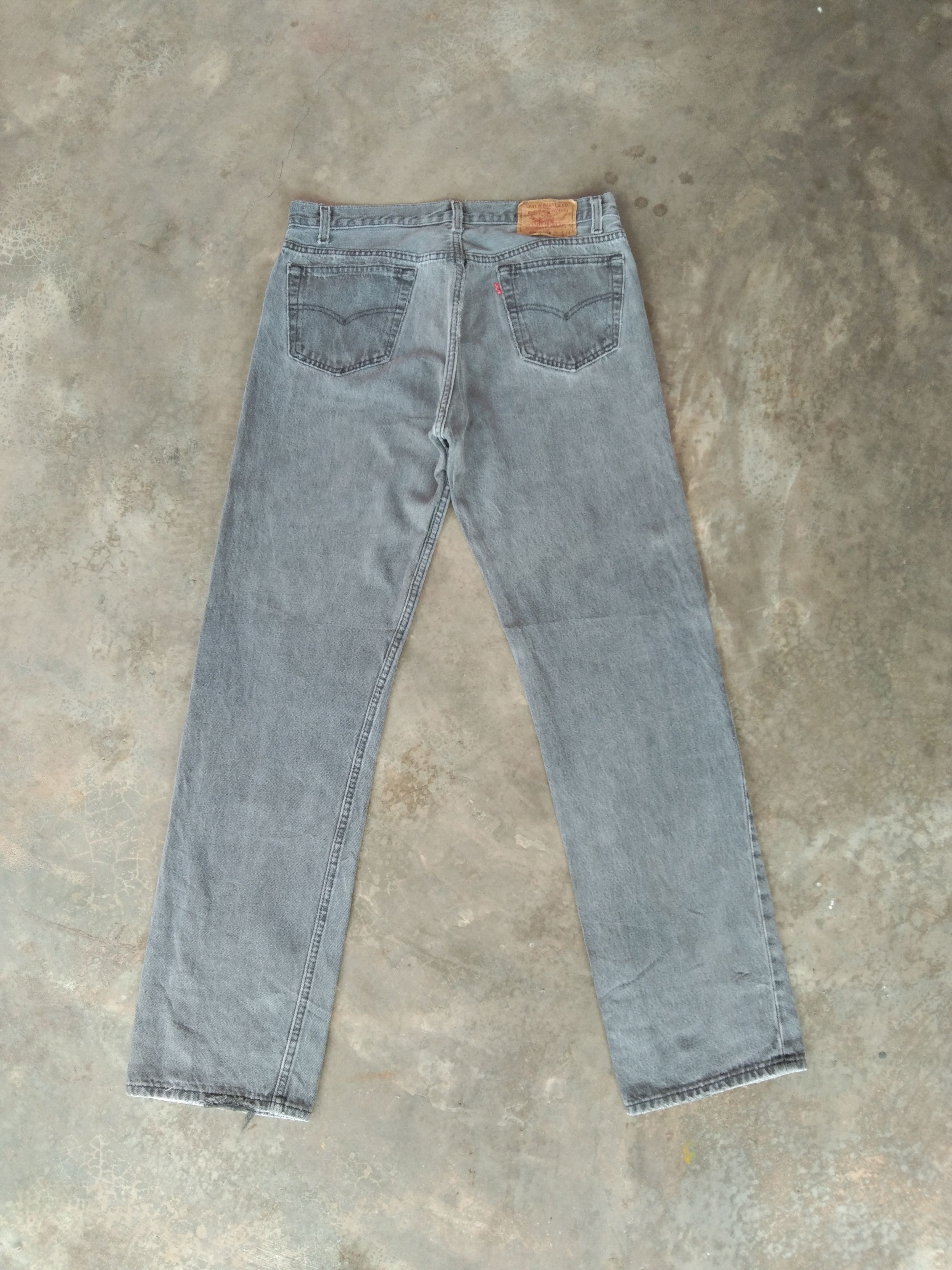Levi's 90s Vintage Levi's 501 Made In USA Distressed Jeans 34x33 Size US 34 / EU 50 - 2 Thumbnail