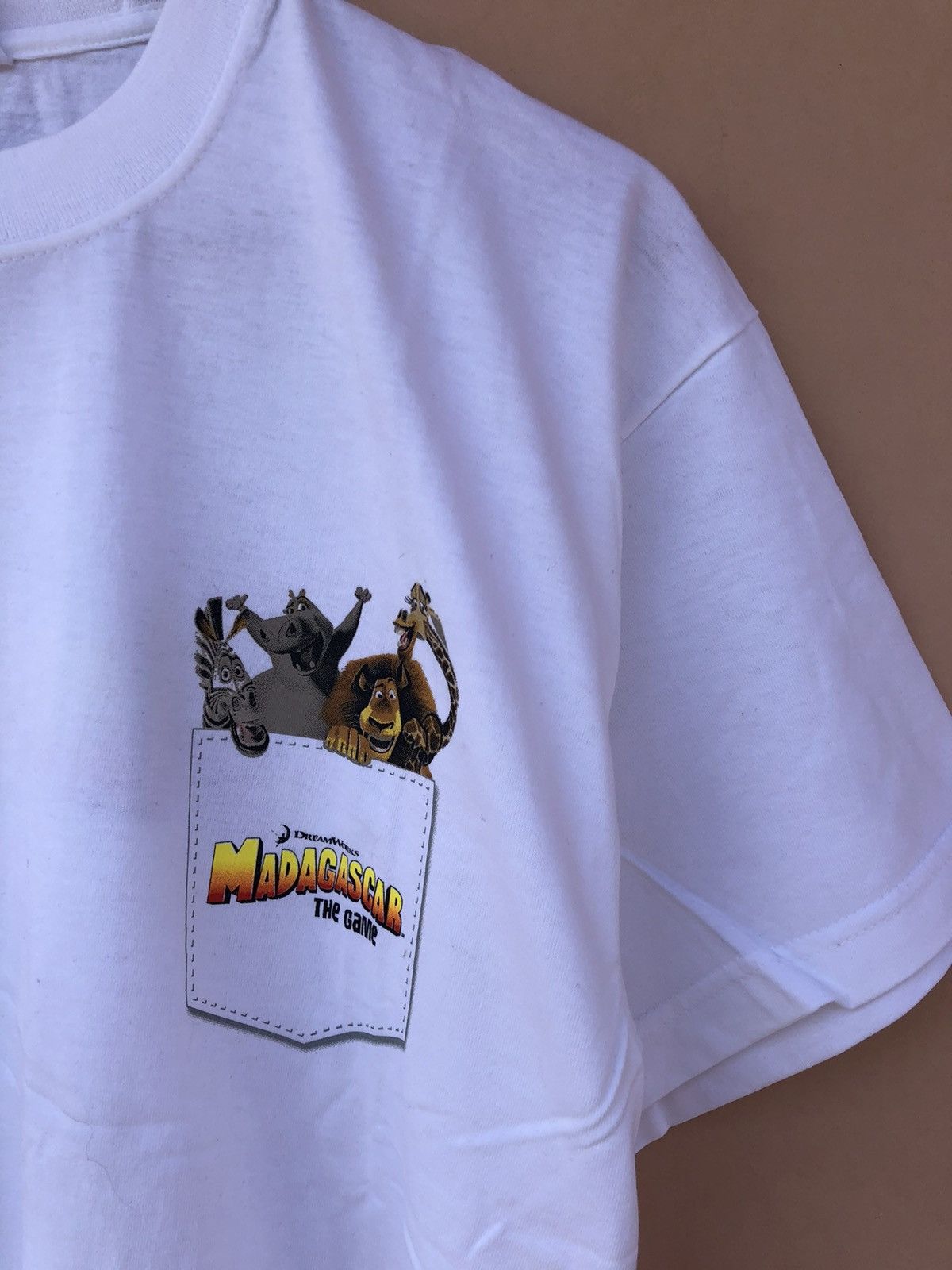 Cartoon Network Vintage 2005 Madagascar The Game DreamWorks White Tee Size US M / EU 48-50 / 2 - 4 Thumbnail