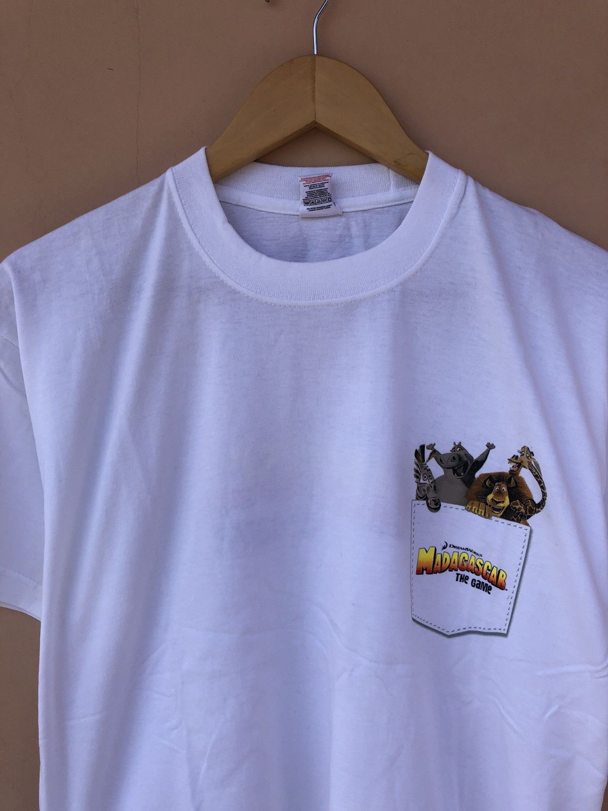 Cartoon Network Vintage 2005 Madagascar The Game DreamWorks White Tee Size US M / EU 48-50 / 2 - 3 Thumbnail
