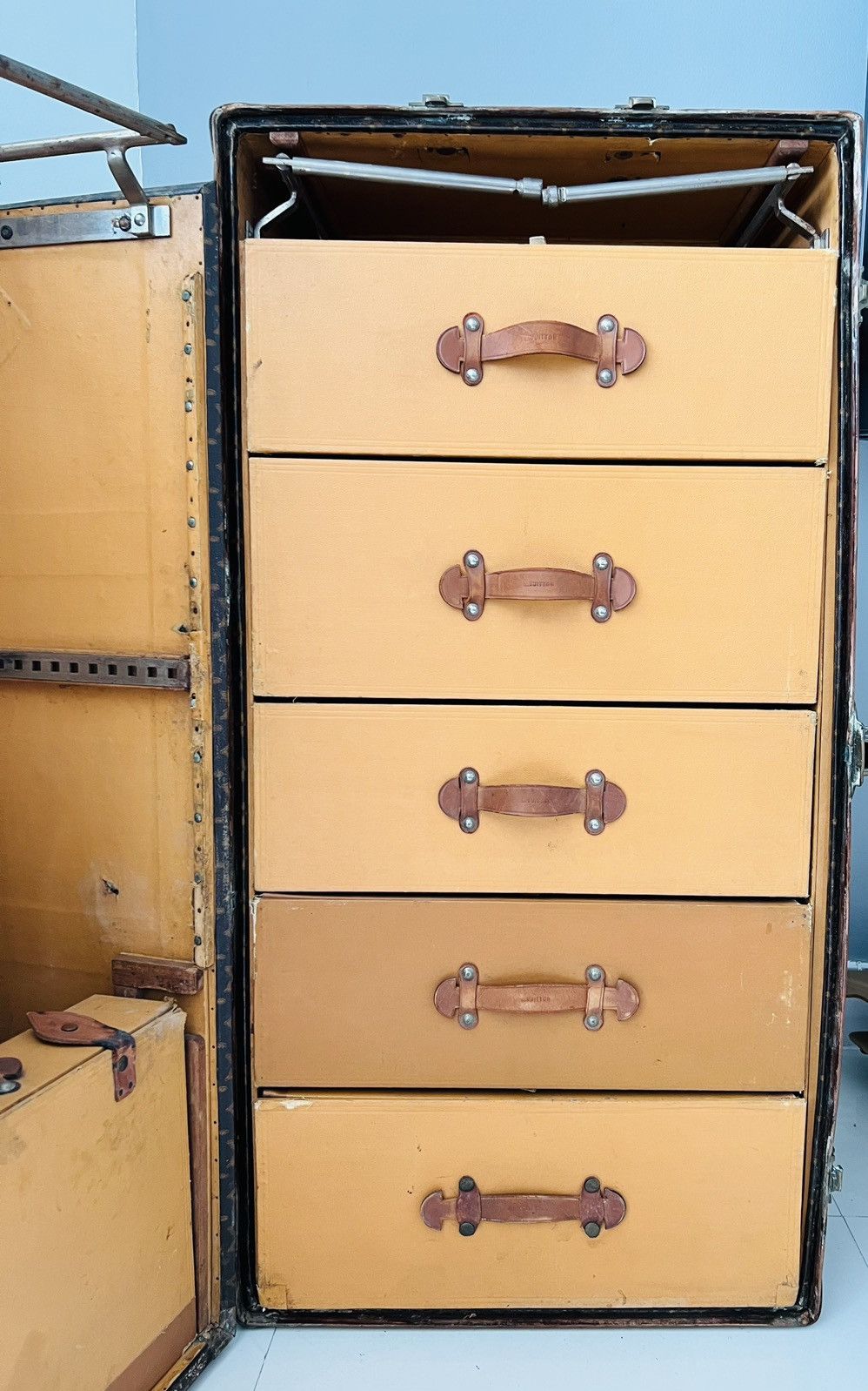 Louis Vuitton 1930s LV Trunk Grand Wardrobe 65 & 1950 Hermes HAC55 birkin Size ONE SIZE - 25 Thumbnail