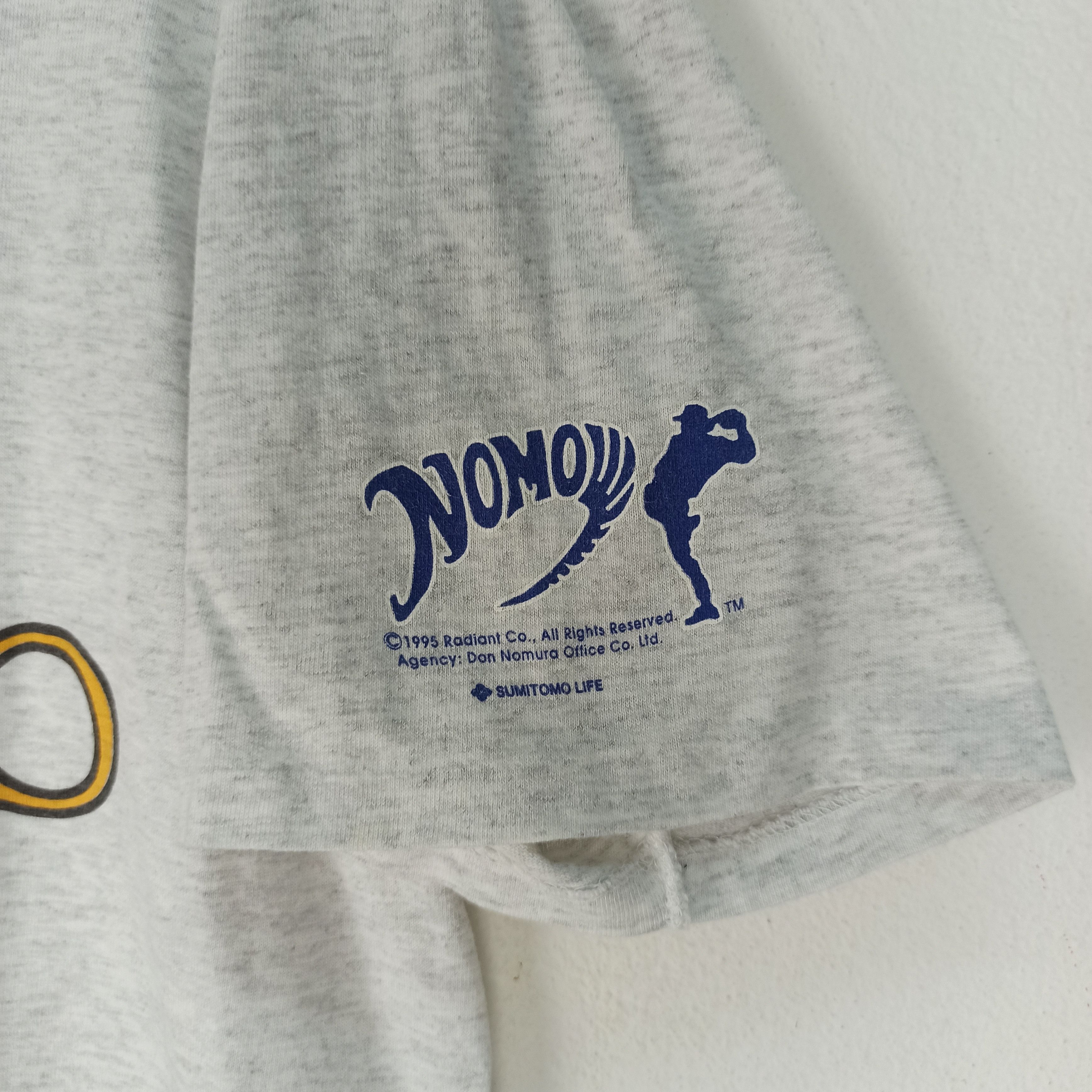 MLB 🔥Vintage🔥 The Tornado Hideo Nomo Dodgers Tshirt Size US L / EU 52-54 / 3 - 3 Thumbnail