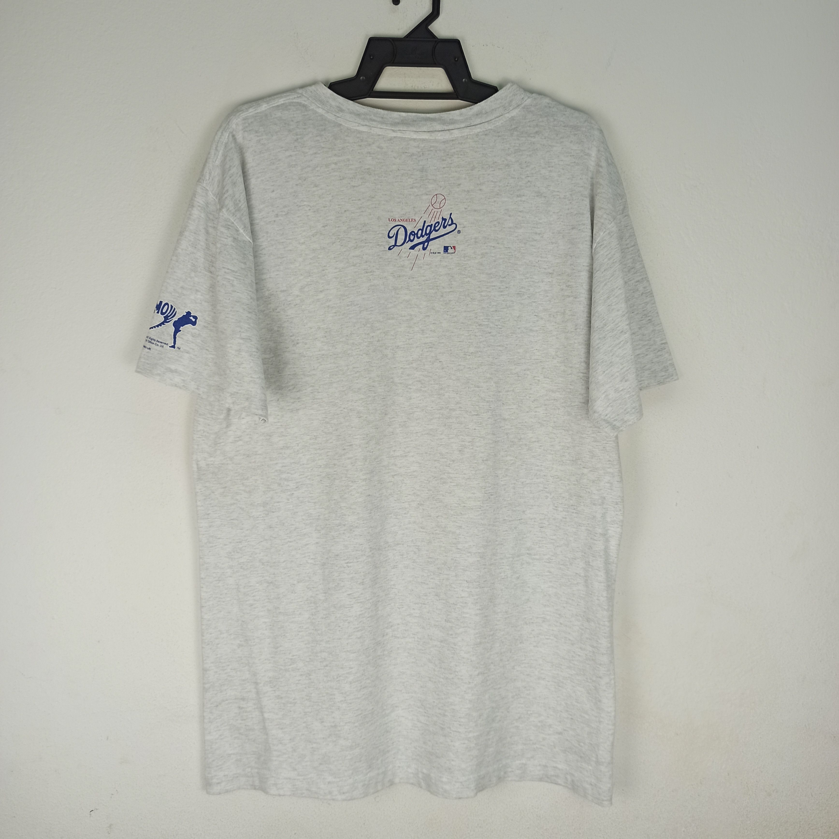 MLB 🔥Vintage🔥 The Tornado Hideo Nomo Dodgers Tshirt Size US L / EU 52-54 / 3 - 4 Thumbnail