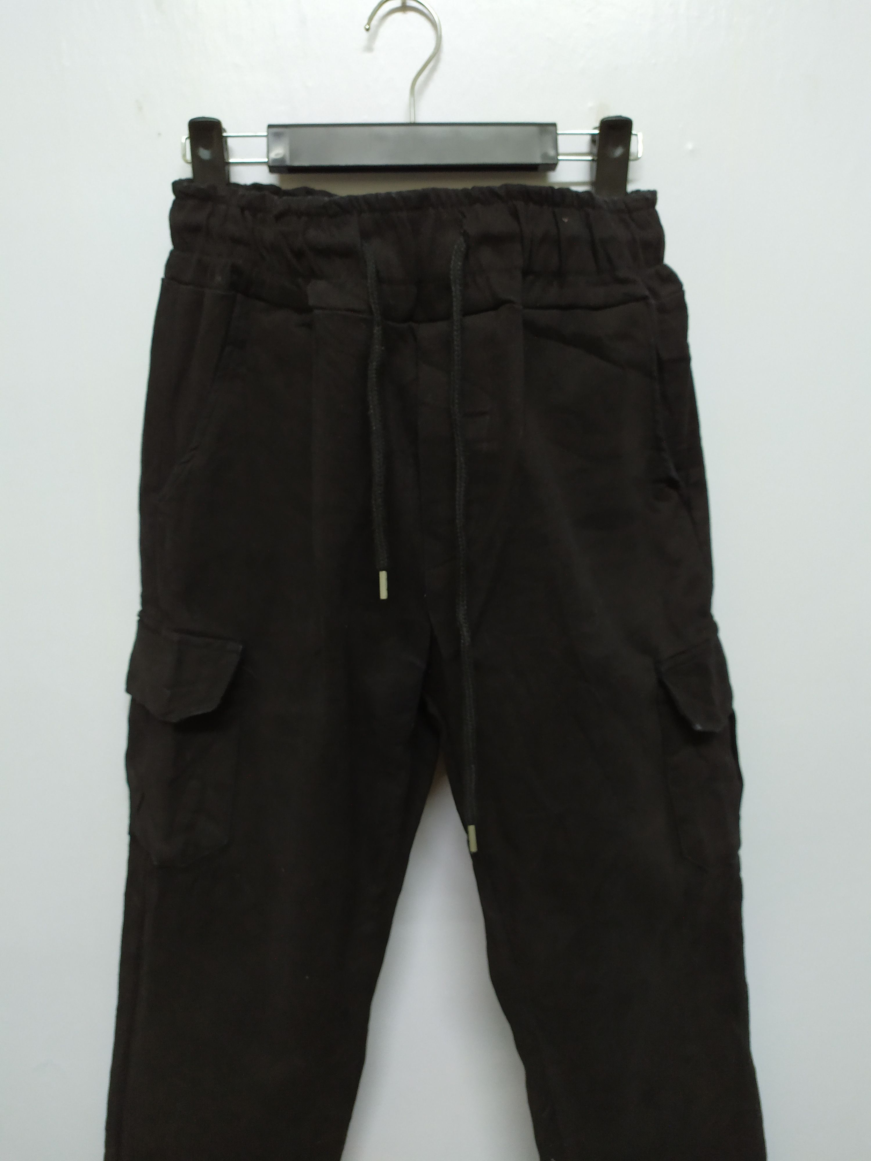 Japanese Brand PEACOCK SPRING WAIST BLACK CARGO PANTS Size US 29 - 2 Thumbnail