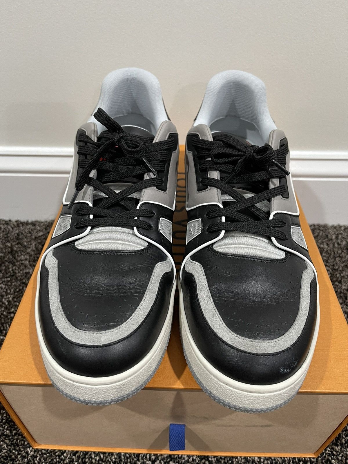 Louis Vuitton Louis Vuitton x Virgil Abloh LV Low Trainer OG Black SS19 Size US 9.5 / EU 42-43 - 4 Thumbnail
