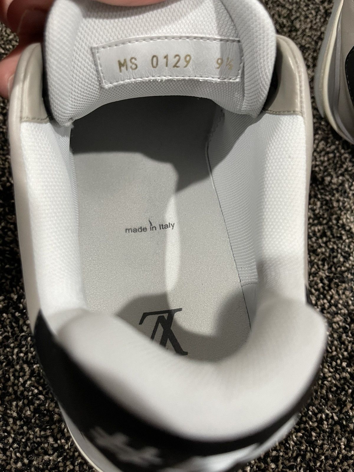 Louis Vuitton Louis Vuitton x Virgil Abloh LV Low Trainer OG Black SS19 Size US 9.5 / EU 42-43 - 8 Thumbnail