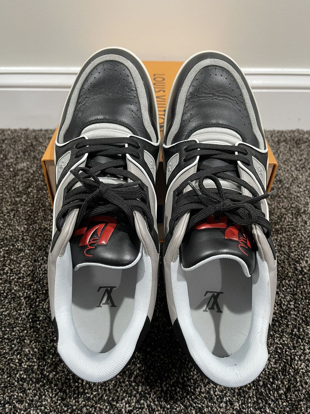 Louis Vuitton Louis Vuitton x Virgil Abloh LV Low Trainer OG Black SS19 Size US 9.5 / EU 42-43 - 7 Thumbnail