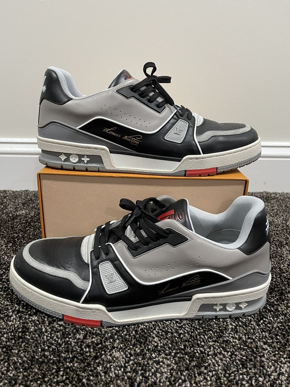 Louis Vuitton Louis Vuitton x Virgil Abloh LV Low Trainer OG Black SS19 Size US 9.5 / EU 42-43 - 1 Thumbnail