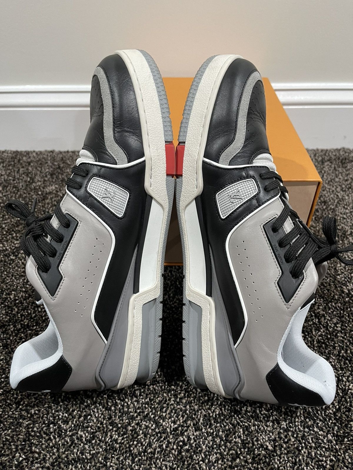 Louis Vuitton Louis Vuitton x Virgil Abloh LV Low Trainer OG Black SS19 Size US 9.5 / EU 42-43 - 9 Thumbnail