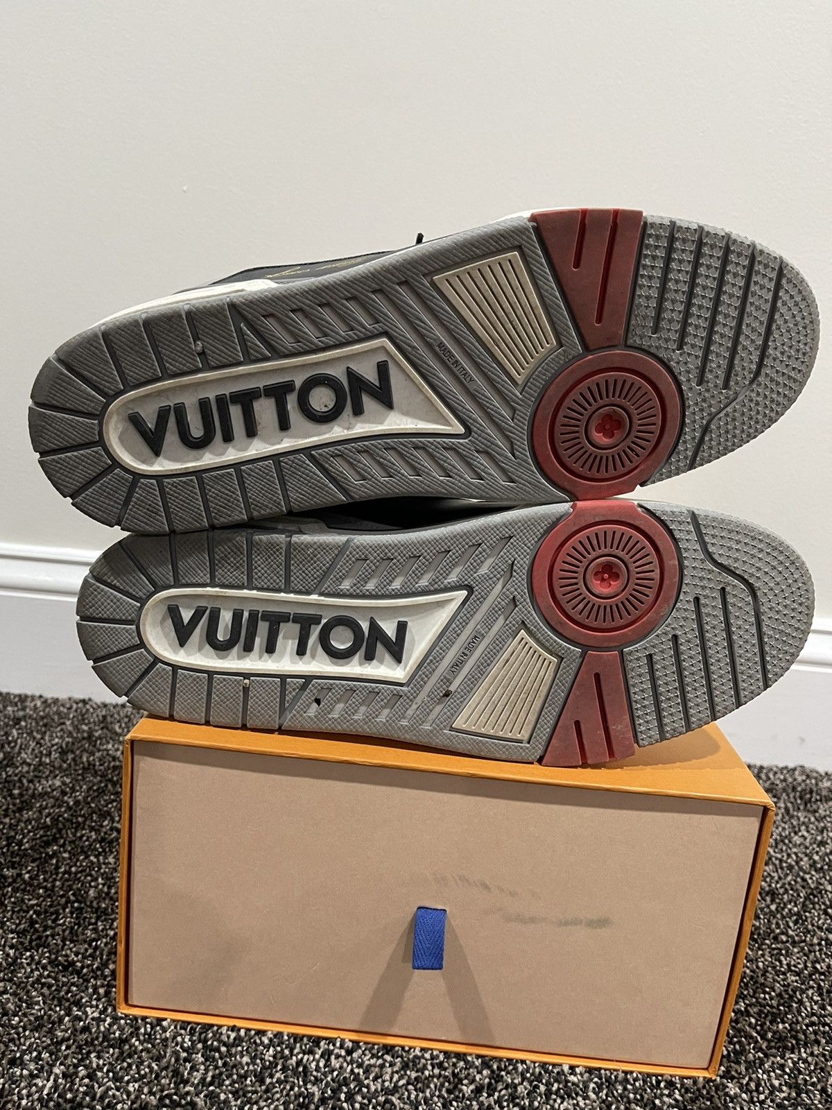 Louis Vuitton Louis Vuitton x Virgil Abloh LV Low Trainer OG Black SS19 Size US 9.5 / EU 42-43 - 10 Thumbnail