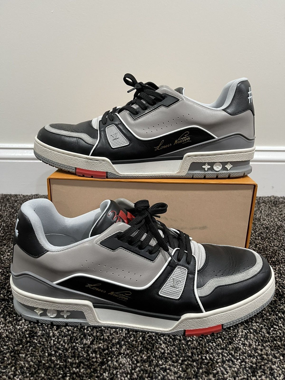 Louis Vuitton Louis Vuitton x Virgil Abloh LV Low Trainer OG Black SS19 Size US 9.5 / EU 42-43 - 2 Thumbnail