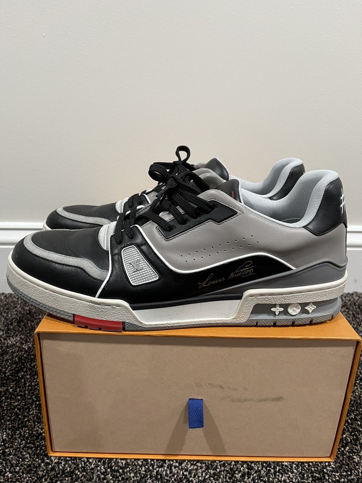Louis Vuitton Louis Vuitton x Virgil Abloh LV Low Trainer OG Black SS19 Size US 9.5 / EU 42-43 - 3 Thumbnail