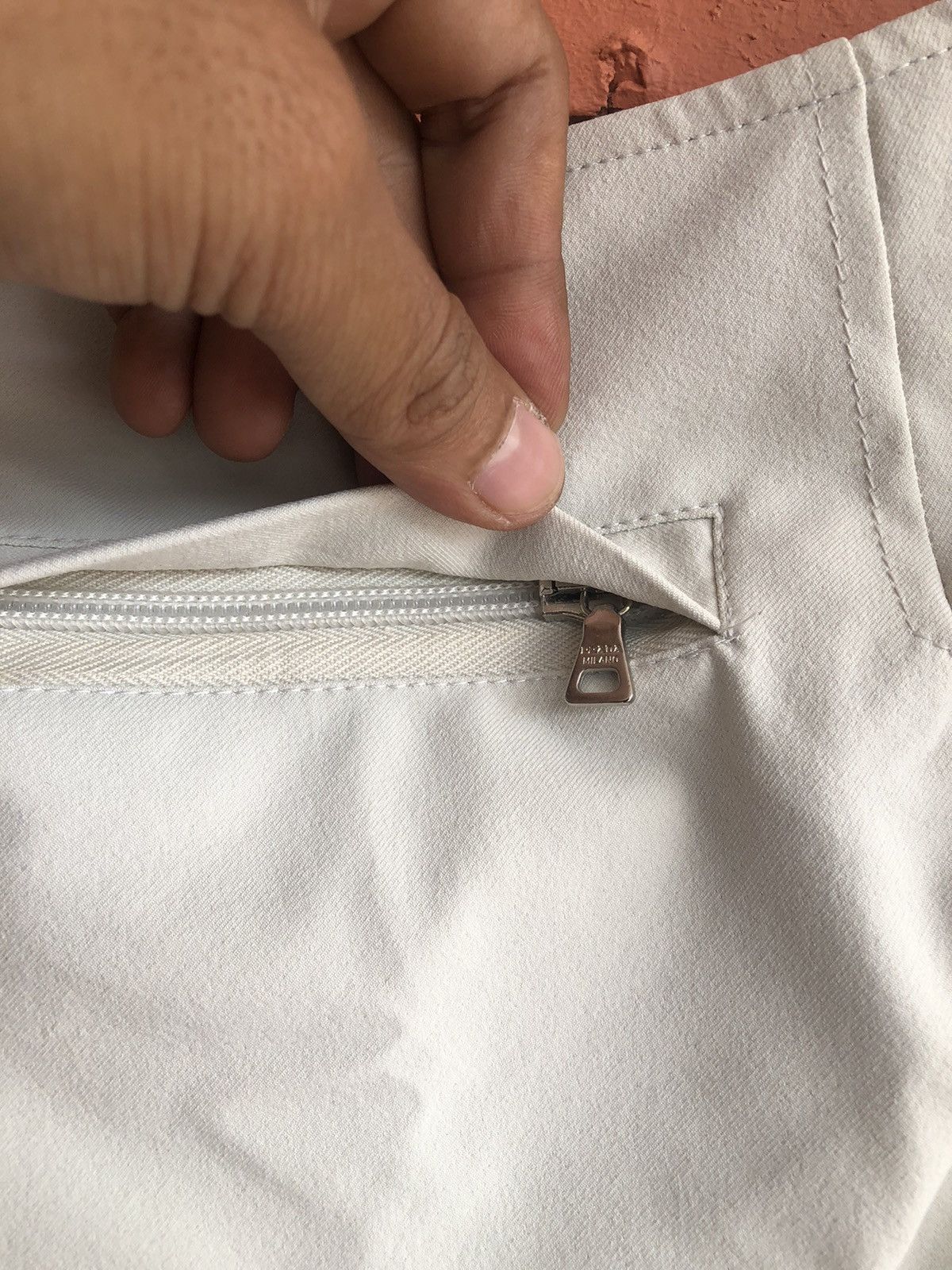 Miu Miu 90s prada skirt red tab pocket zip beige vintage nylon Size 28" / US 6 / IT 42 - 8 Thumbnail