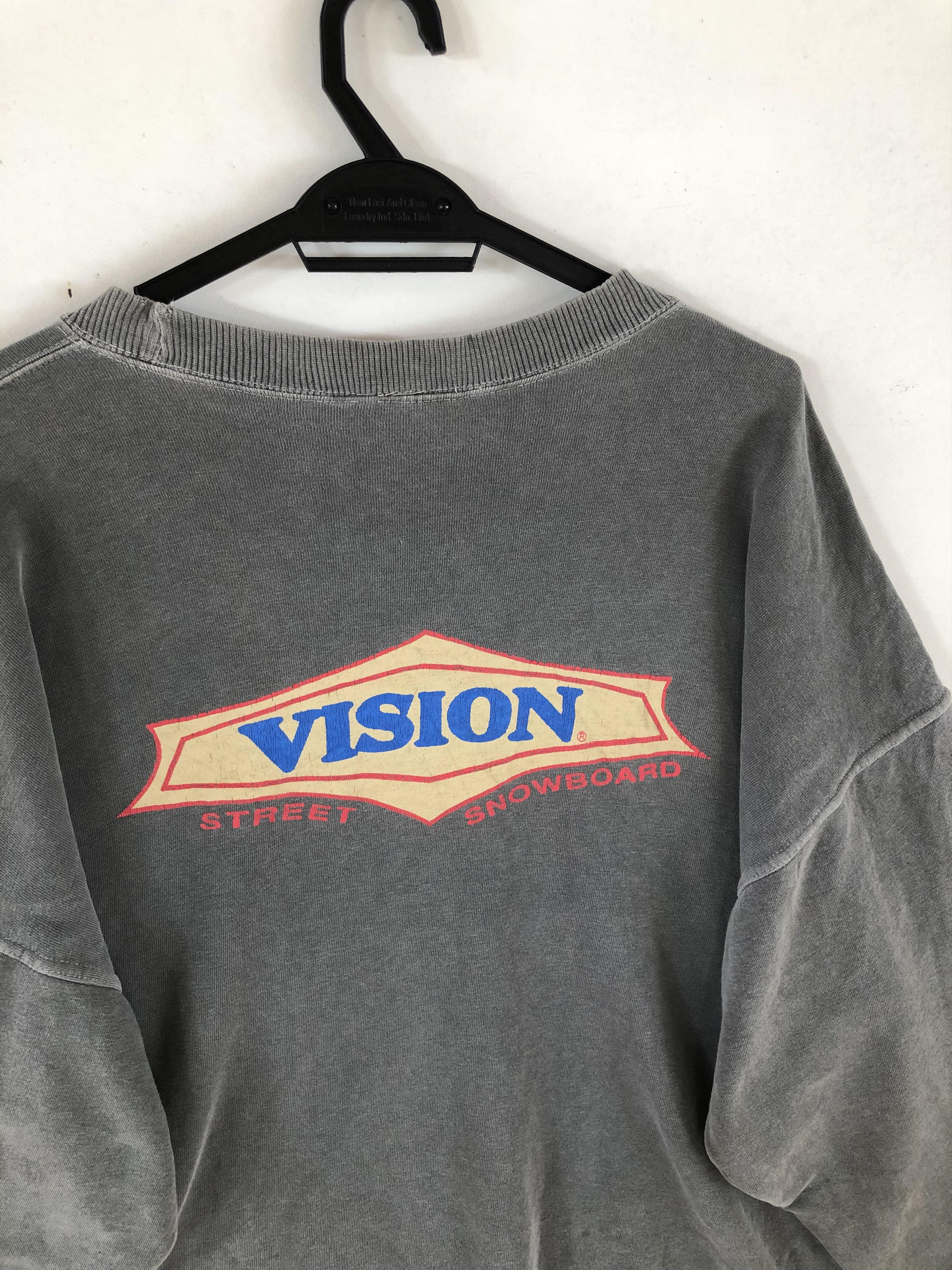 Vintage RARE🔥90’S VISION STREET SNOWBOARD DISTRESSED SWEATSHIRT Size US L / EU 52-54 / 3 - 10 Thumbnail