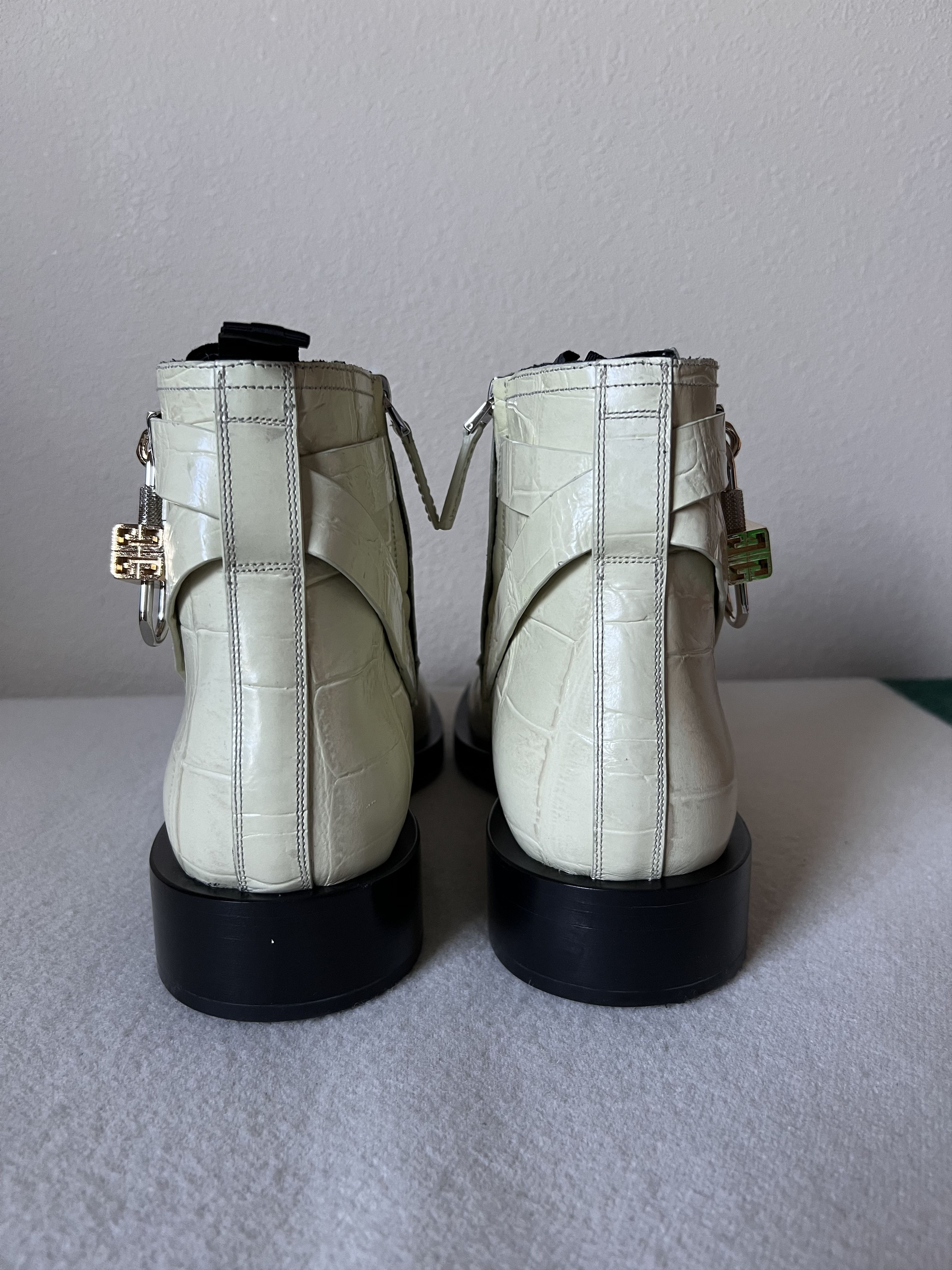 Givenchy Givenchy Lock Leather Ankle Boots in Off White Size US 10 / EU 43 - 9 Thumbnail