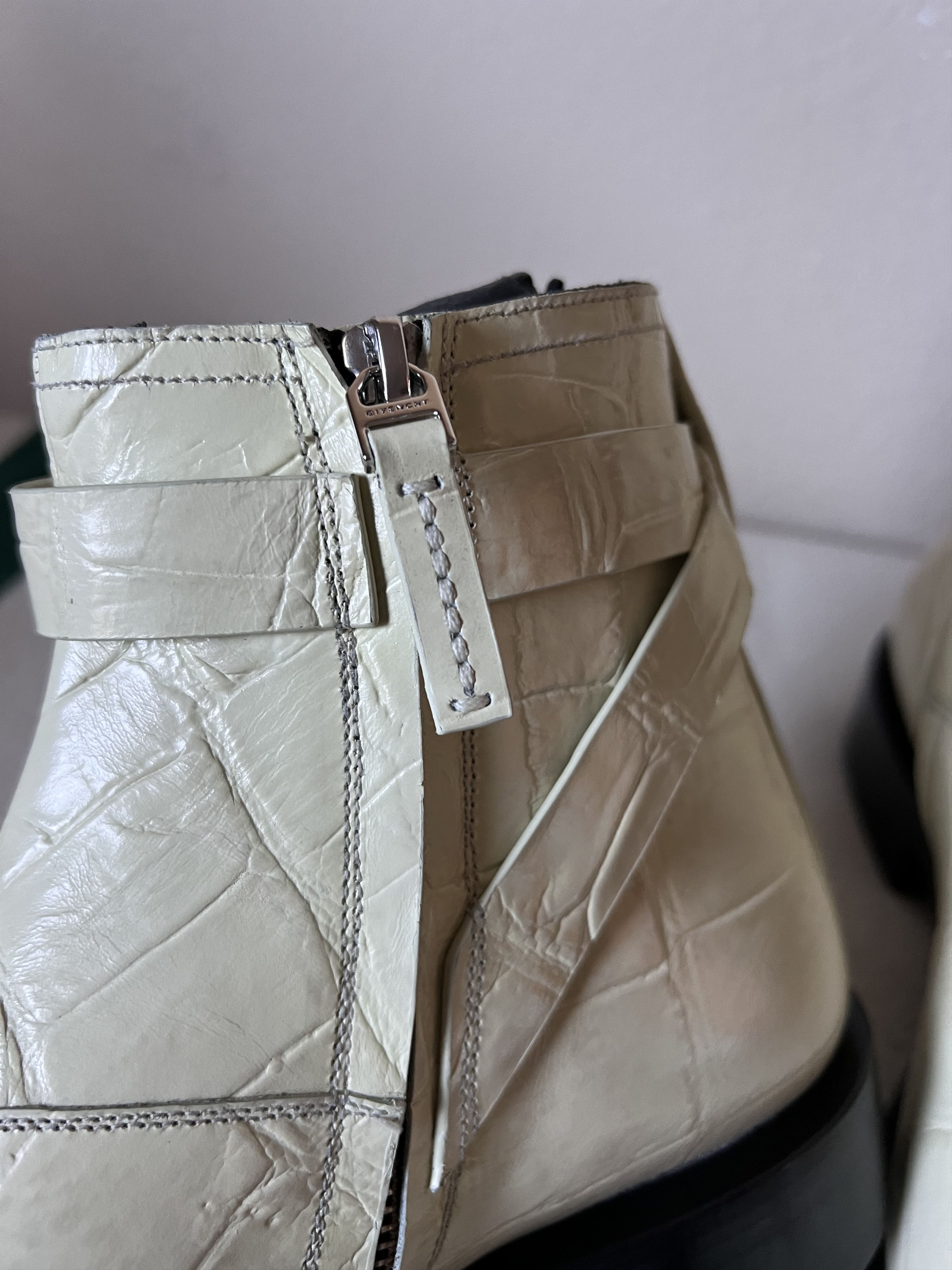 Givenchy Givenchy Lock Leather Ankle Boots in Off White Size US 10 / EU 43 - 8 Thumbnail