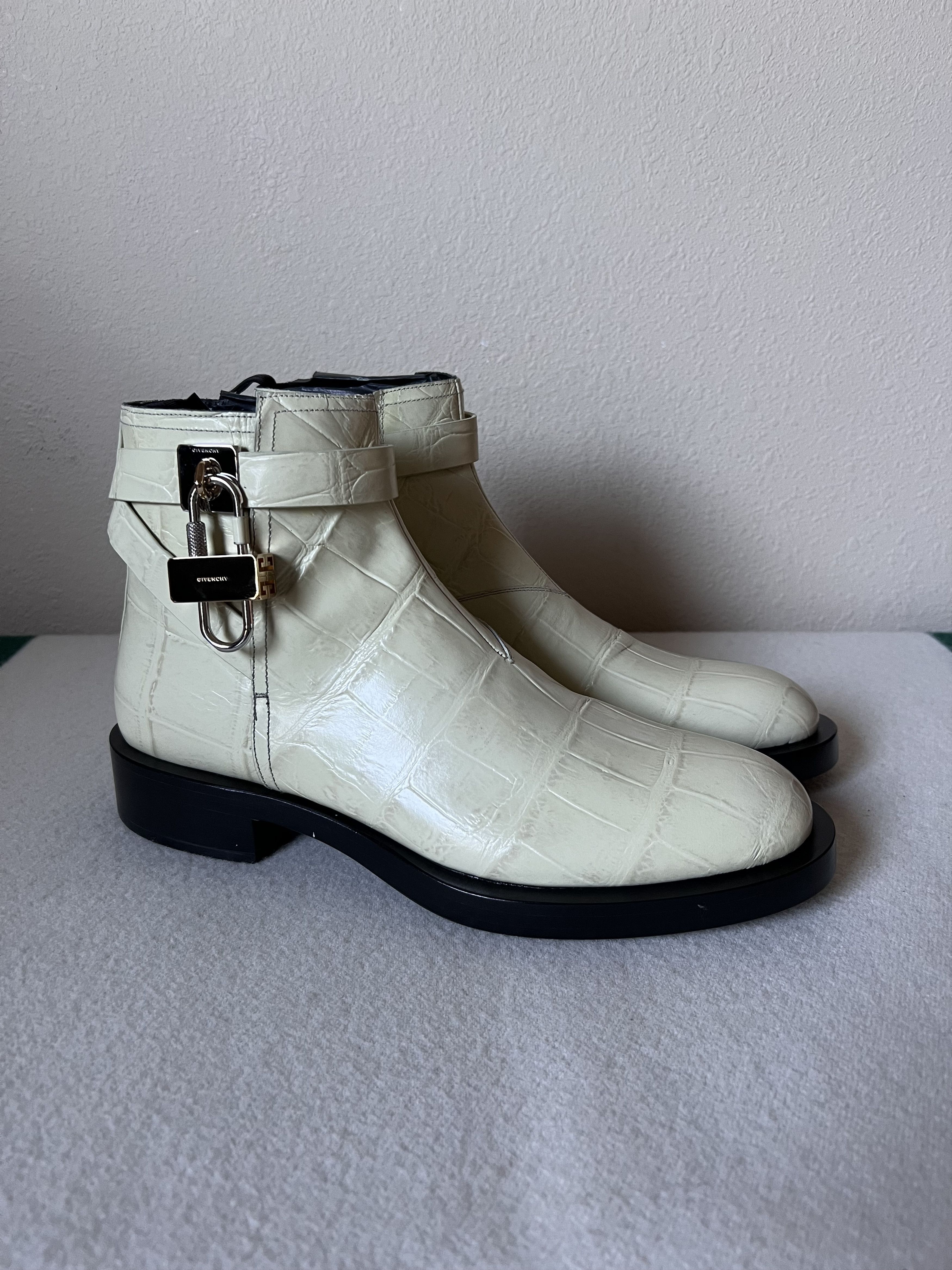 Givenchy Givenchy Lock Leather Ankle Boots in Off White Size US 10 / EU 43 - 1 Thumbnail