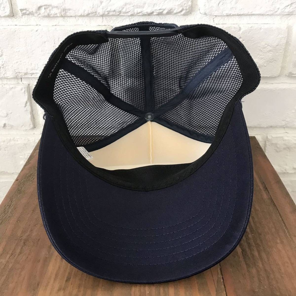 Bape × Swarovski BAPE KISS LOGO Swarovski trucker hat cap navy ape NIGO Size ONE SIZE - 7 Thumbnail