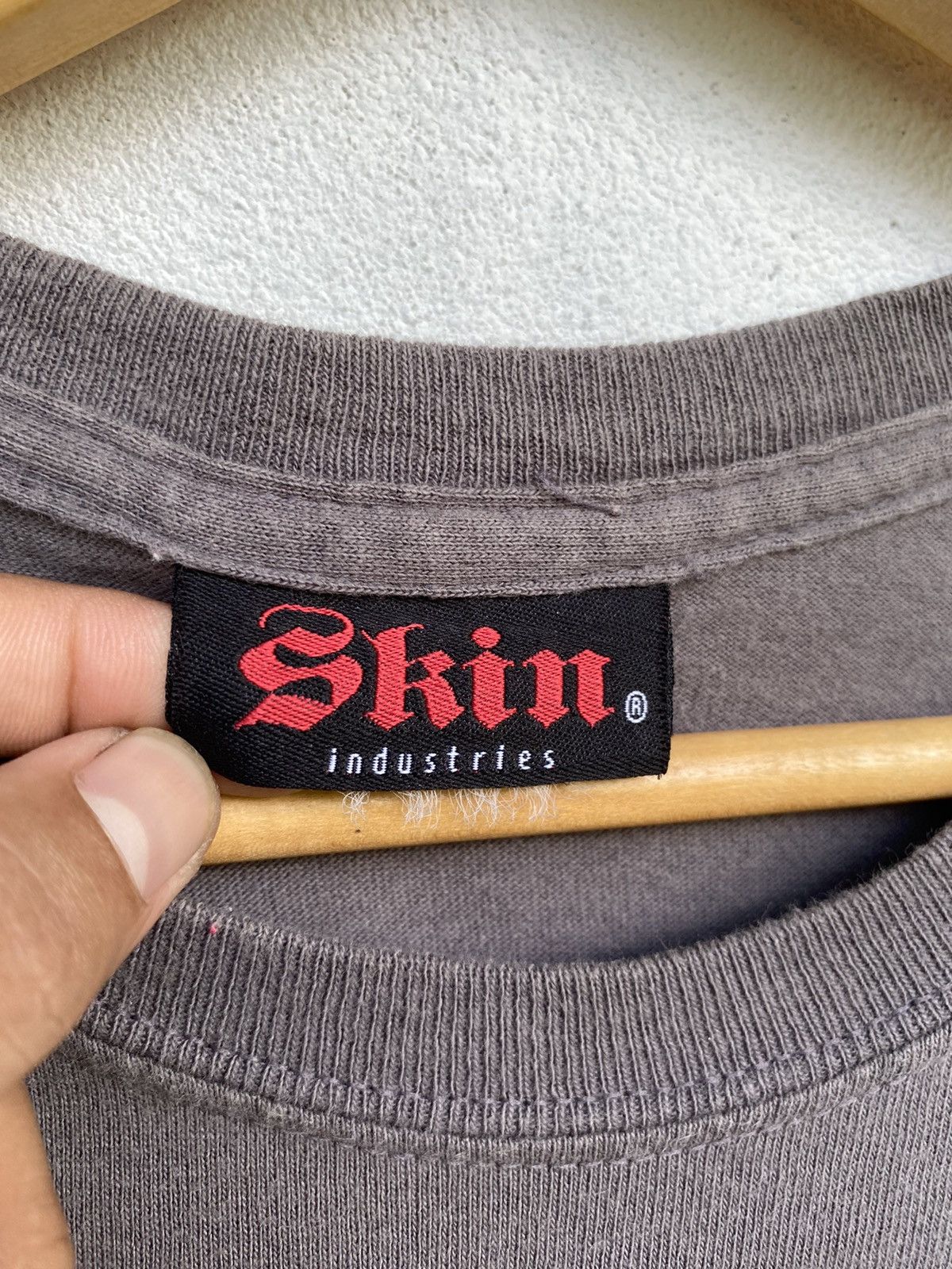 Vintage SKIN INDUSTRIES TEE BIG LOGO Size US M / EU 48-50 / 2 - 6 Thumbnail