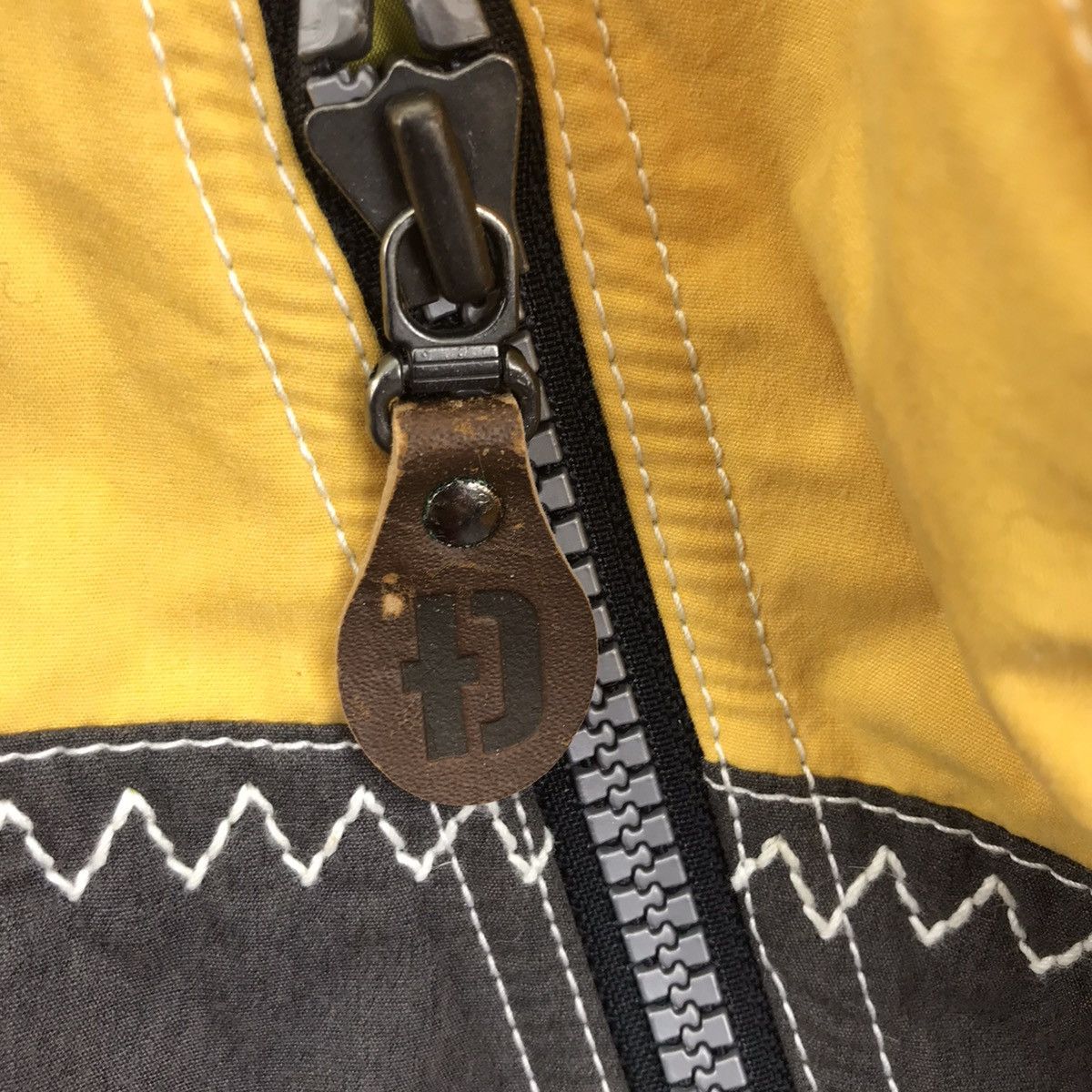 Descente Vintage DESCENTE Patch Snow Gear JapanBrand Yellow SkiJacket Size US M / EU 48-50 / 2 - 6 Thumbnail