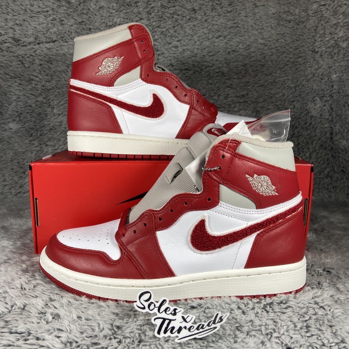 retro high og womens jordan red