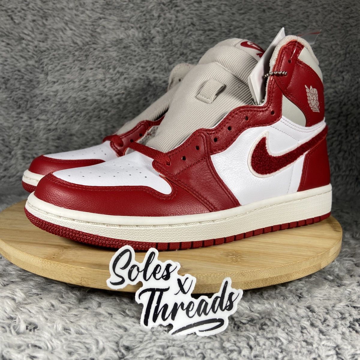 Jordan Brand Air Jordan 1 Retro High OG 'Varsity Red' Women's Size 7.5 Size US 7.5 / EU 40-41 - 5 Thumbnail