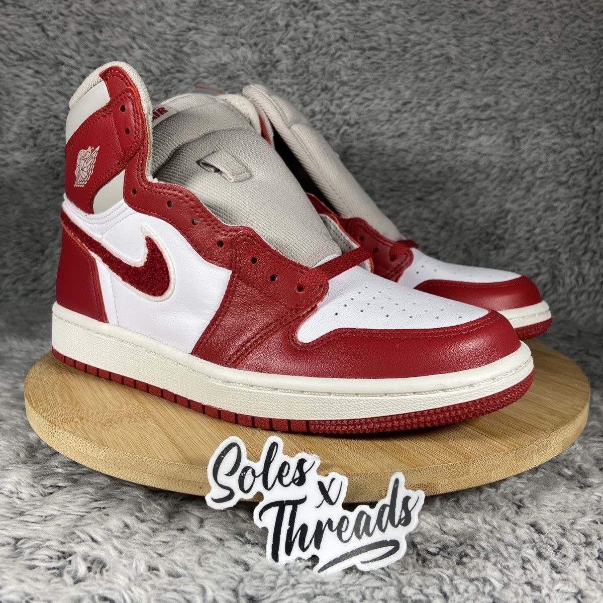 Jordan Brand Air Jordan 1 Retro High OG 'Varsity Red' Women's Size 7.5 Size US 7.5 / EU 40-41 - 3 Thumbnail