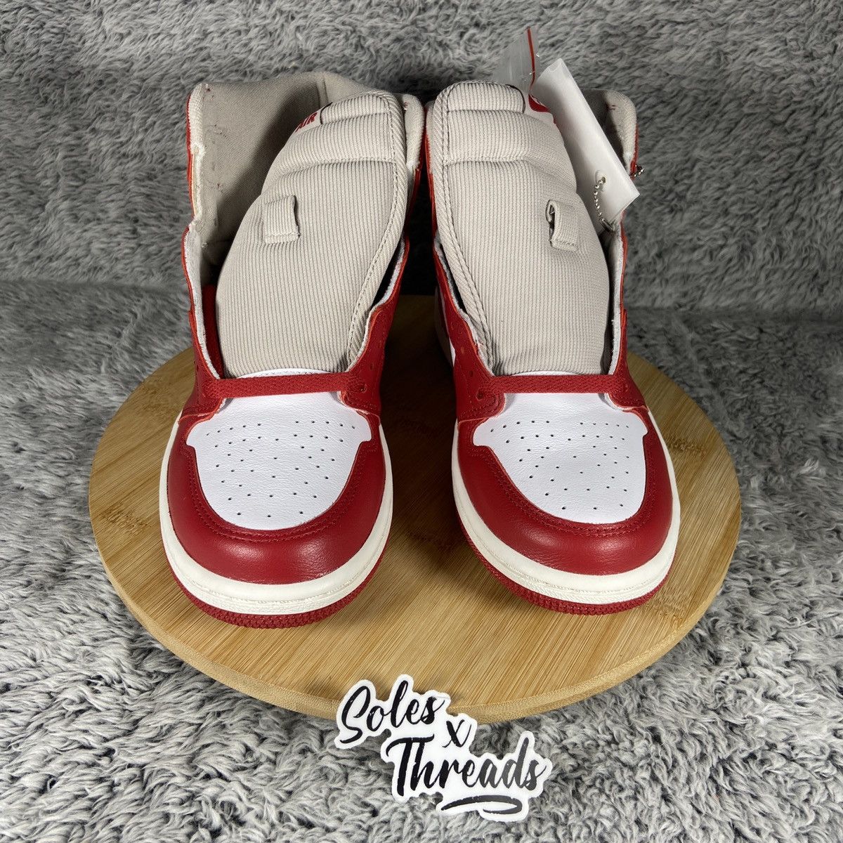 Jordan Brand Air Jordan 1 Retro High OG 'Varsity Red' Women's Size 7.5 Size US 7.5 / EU 40-41 - 4 Thumbnail