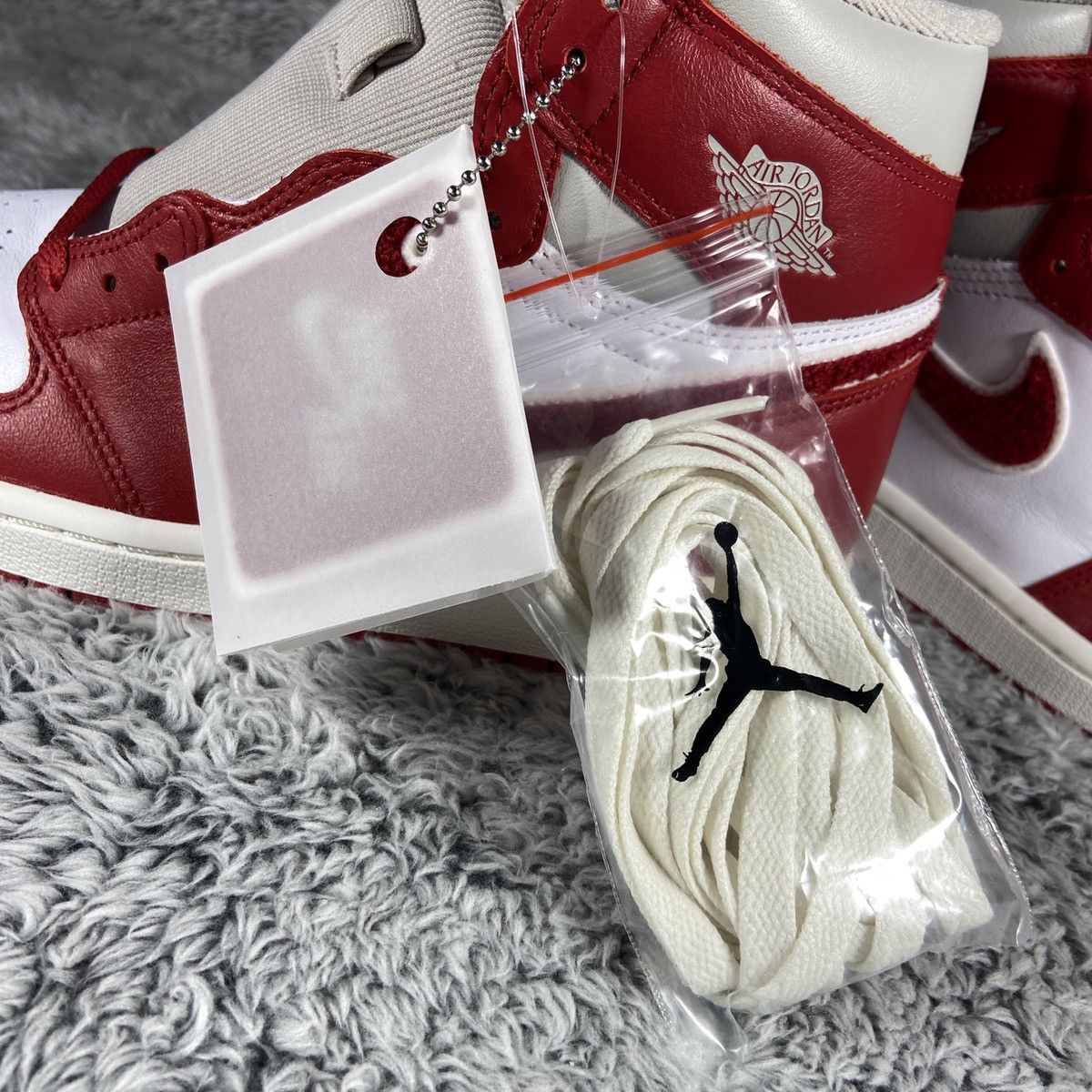 Jordan Brand Air Jordan 1 Retro High OG 'Varsity Red' Women's Size 7.5 Size US 7.5 / EU 40-41 - 10 Thumbnail
