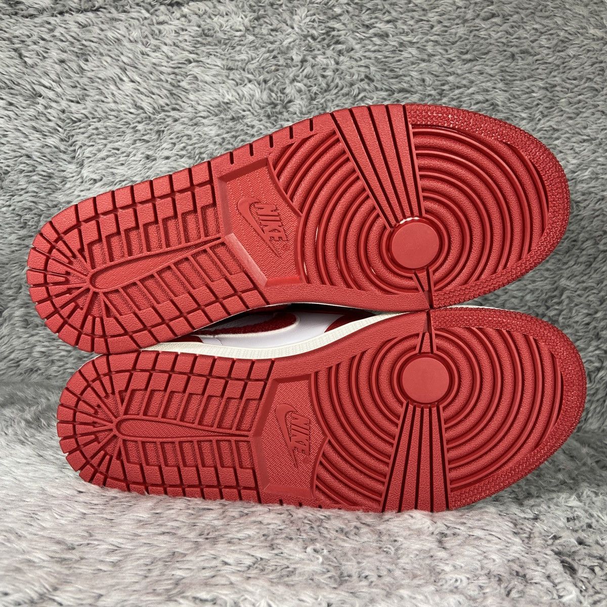 Jordan Brand Air Jordan 1 Retro High OG 'Varsity Red' Women's Size 7.5 Size US 7.5 / EU 40-41 - 7 Thumbnail