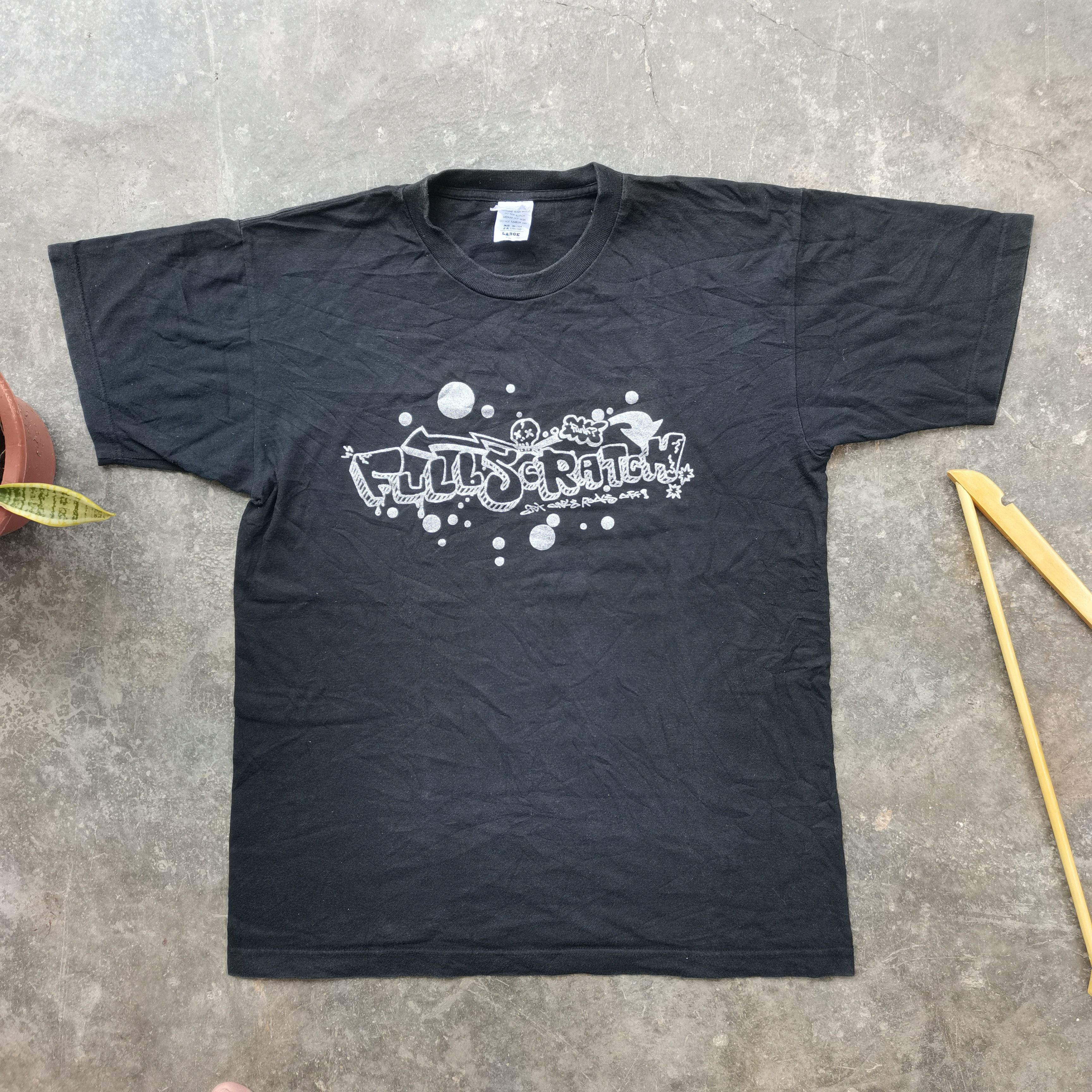 Vintage Vintage FULL SCRATCH Faded Black Tee Size L Size US L / EU 52-54 / 3 - 1 Thumbnail