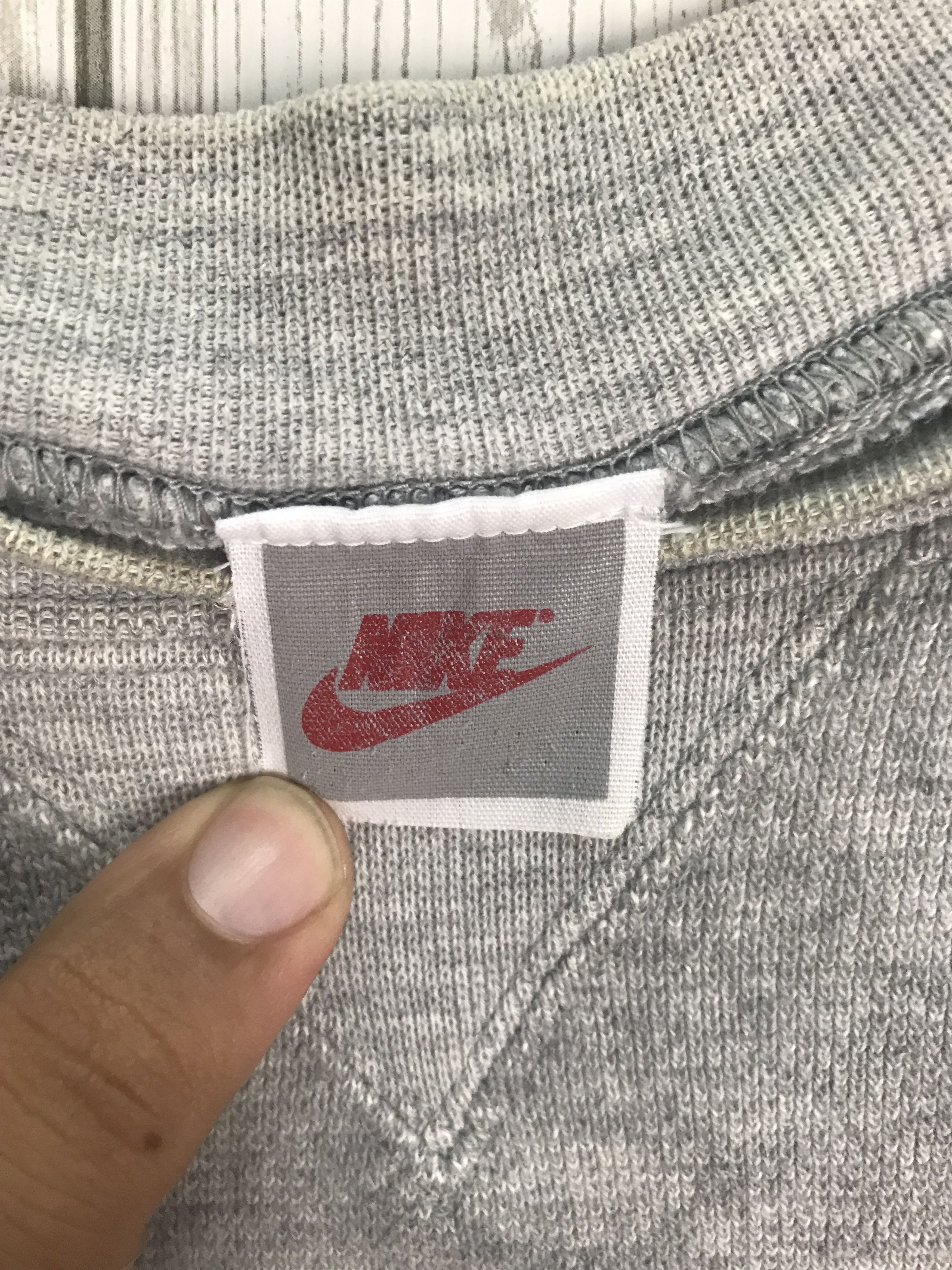 Nike Vintage 90s NIKE SILVER TAG Swoosh Sweatshirt Size US L / EU 52-54 / 3 - 7 Thumbnail