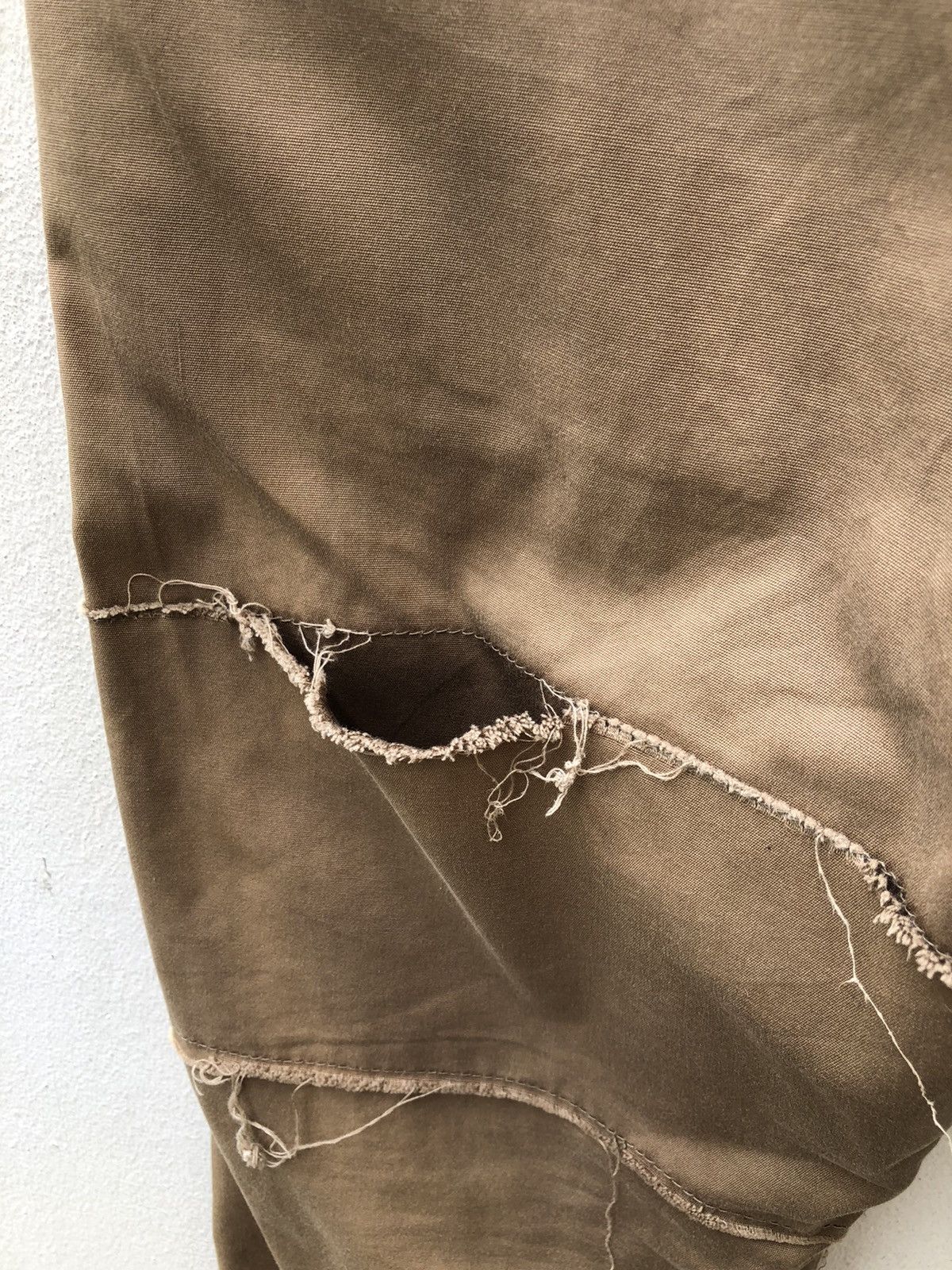 Vintage UNTOLD Japan Distressed Rips Khaki Cropped Trouser Pant Size US 31 - 19 Thumbnail