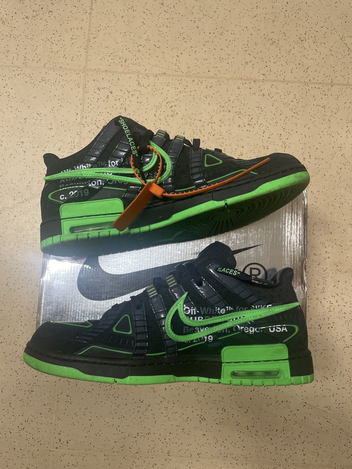 dunk off white green strike