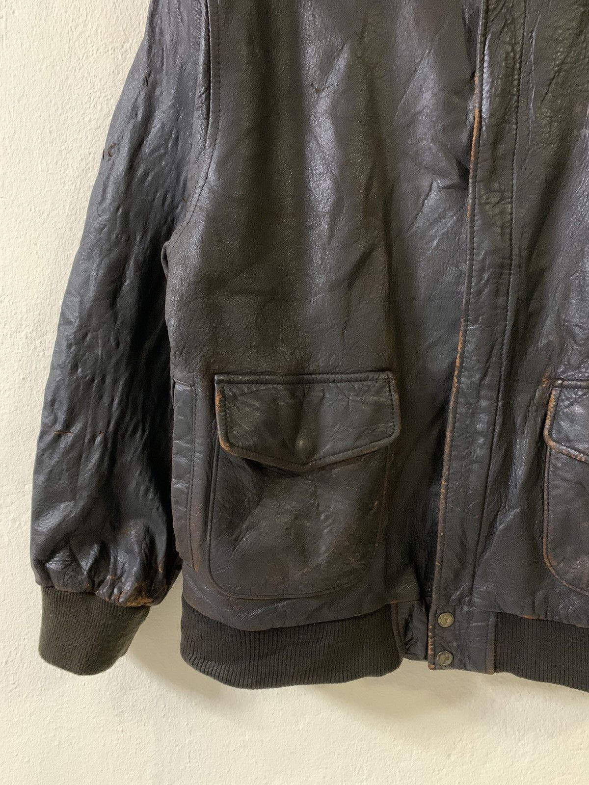 Vintage Vintage Looney Tunes L.T. Air Corps Leather Jacket Size US L / EU 52-54 / 3 - 8 Thumbnail
